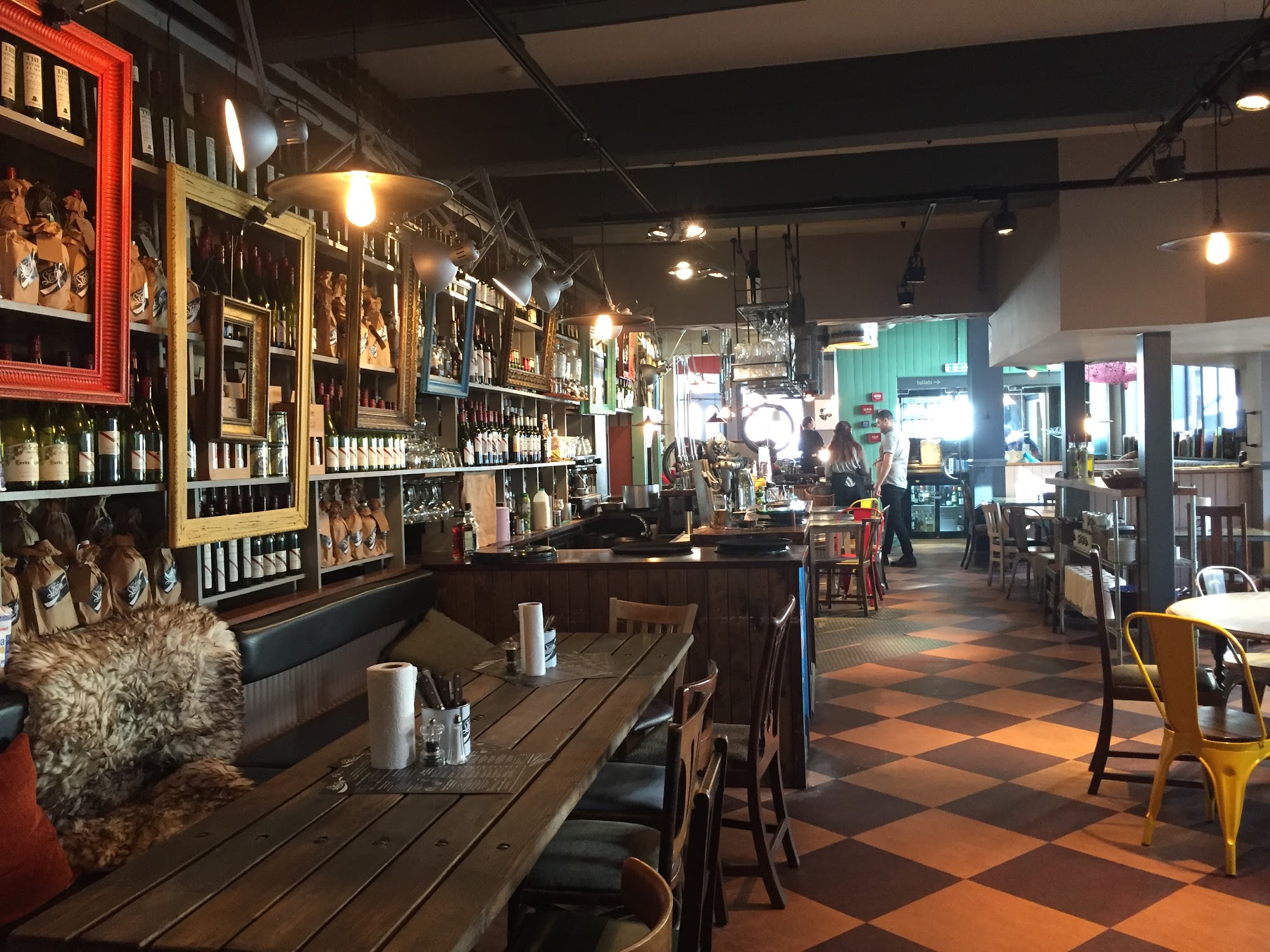 d'Arry's Wine Bar & Liquor Loft