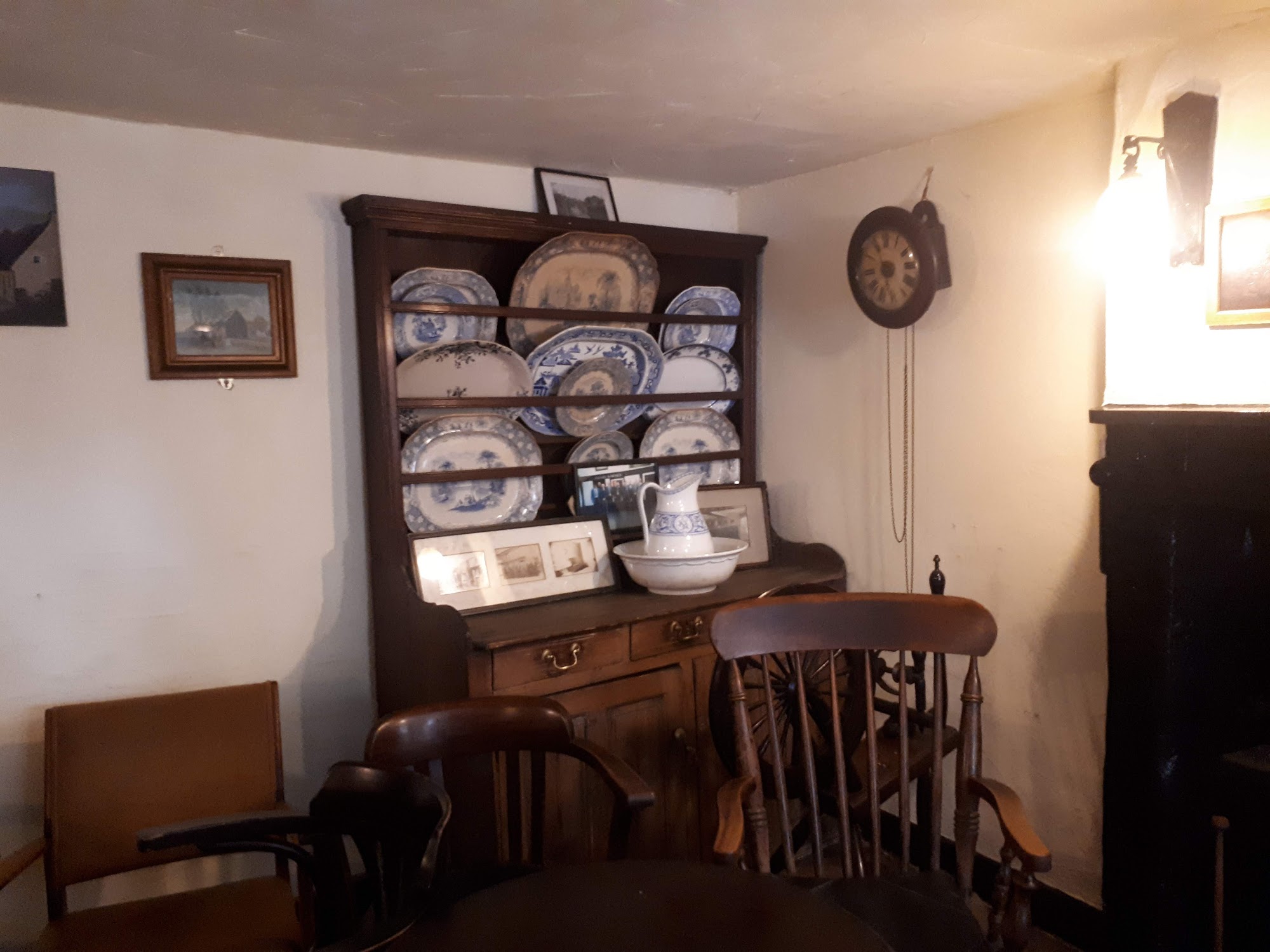 Poosie Nansies Inn