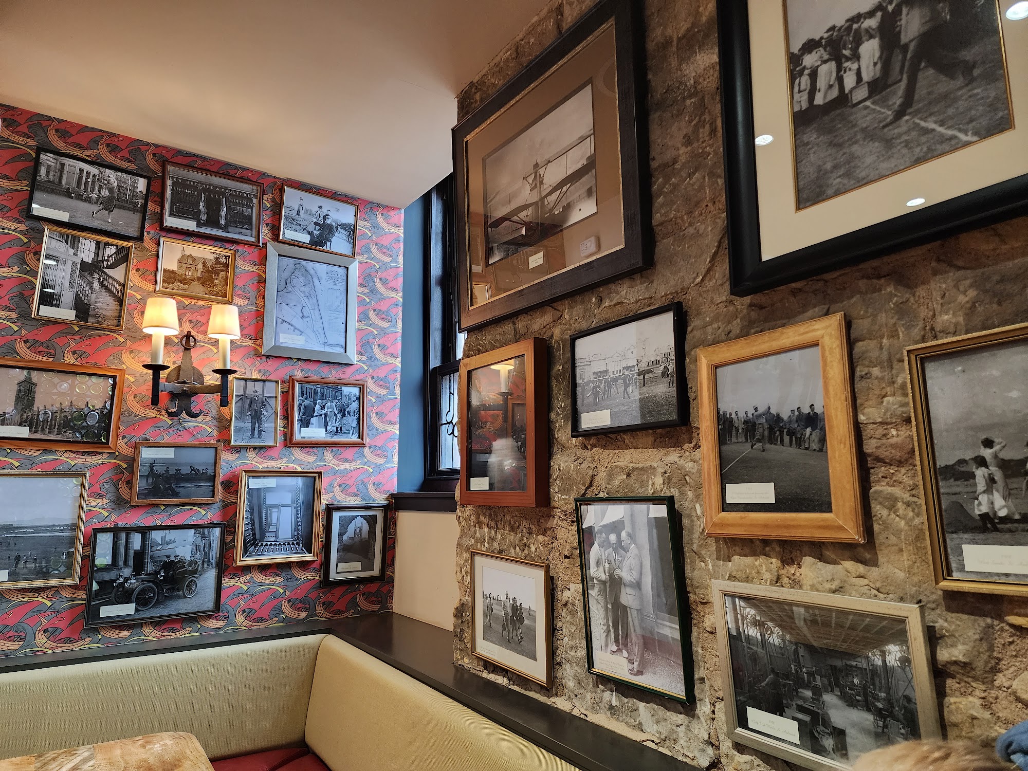 Dunvegan Bar & Restaurant