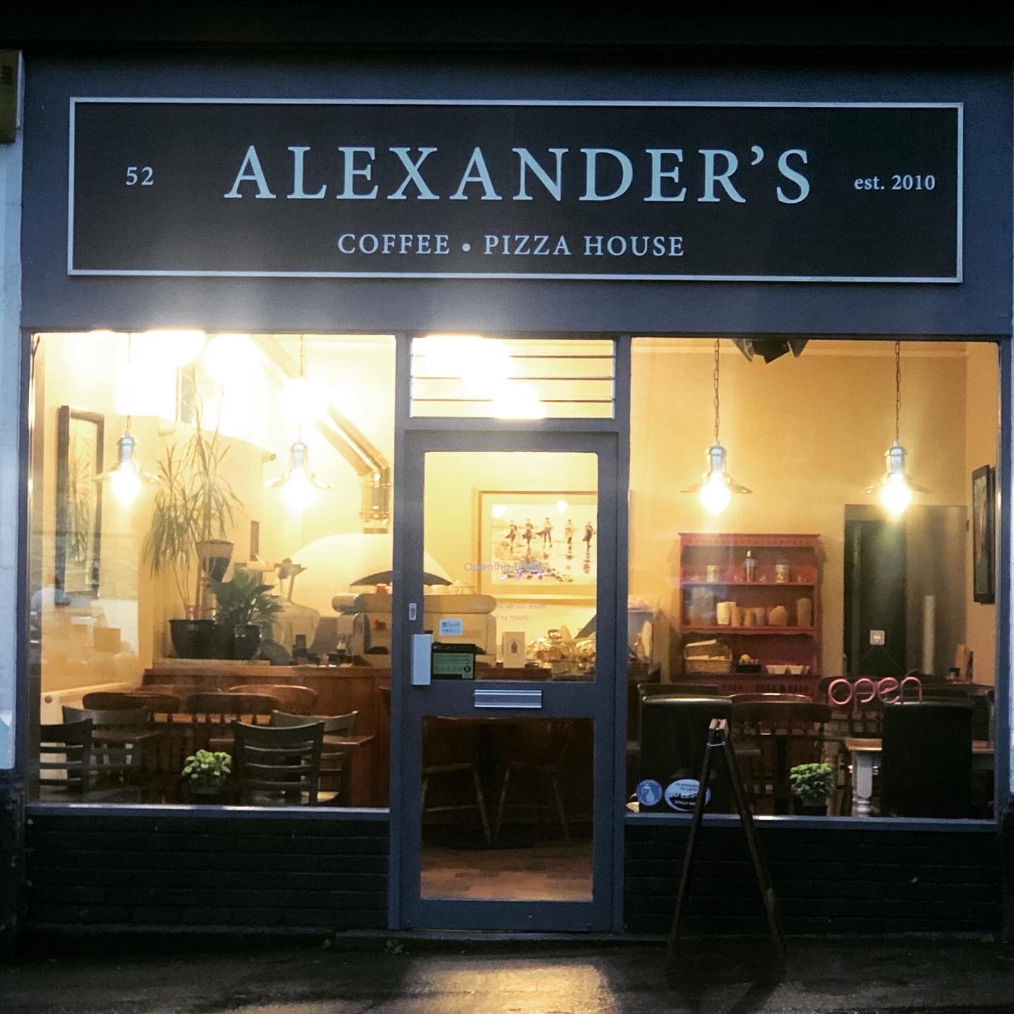Alexanders Cafe & Pizza House