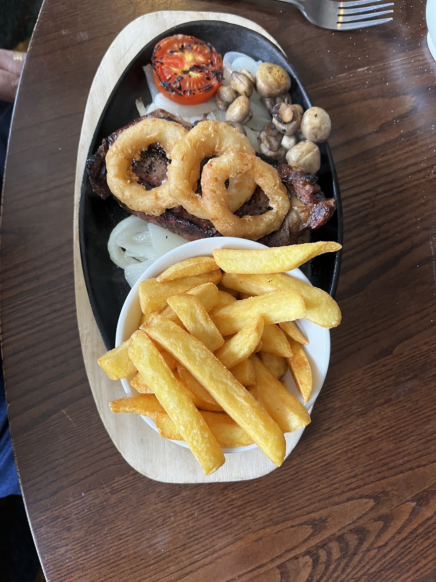 The Three Horseshoes