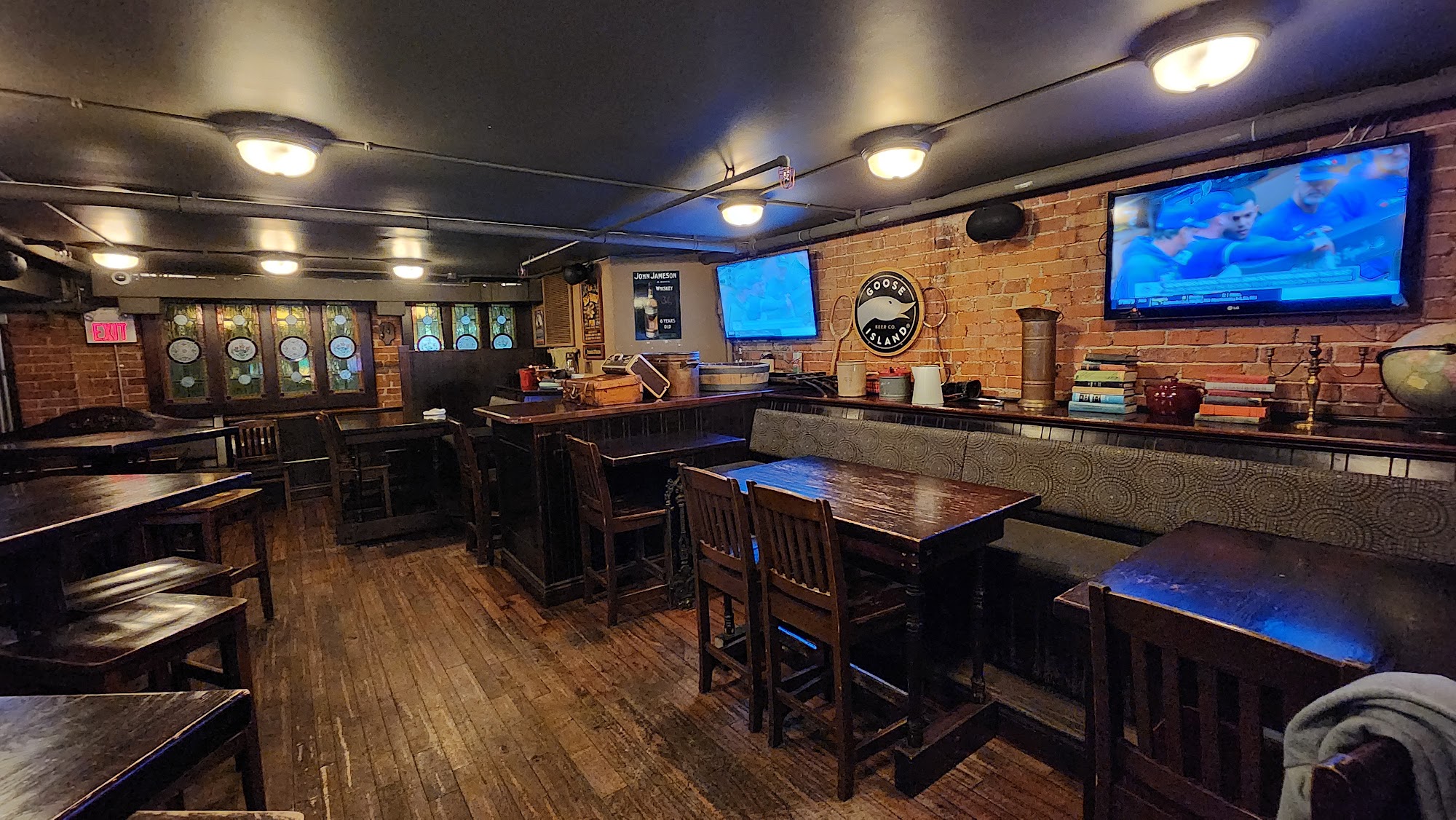 St. James Corner Restaurant & Irish Pub