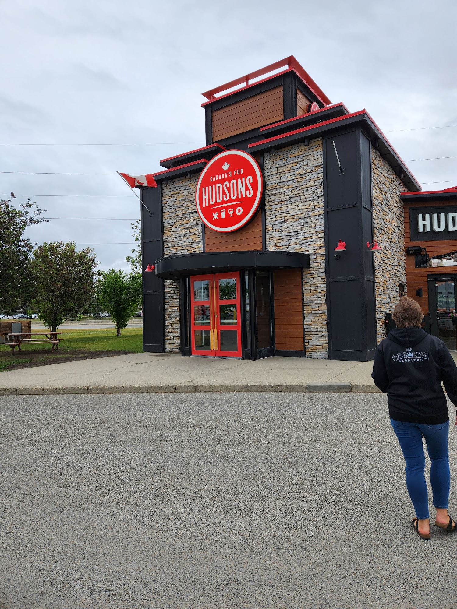 Hudsons Canadas Pub