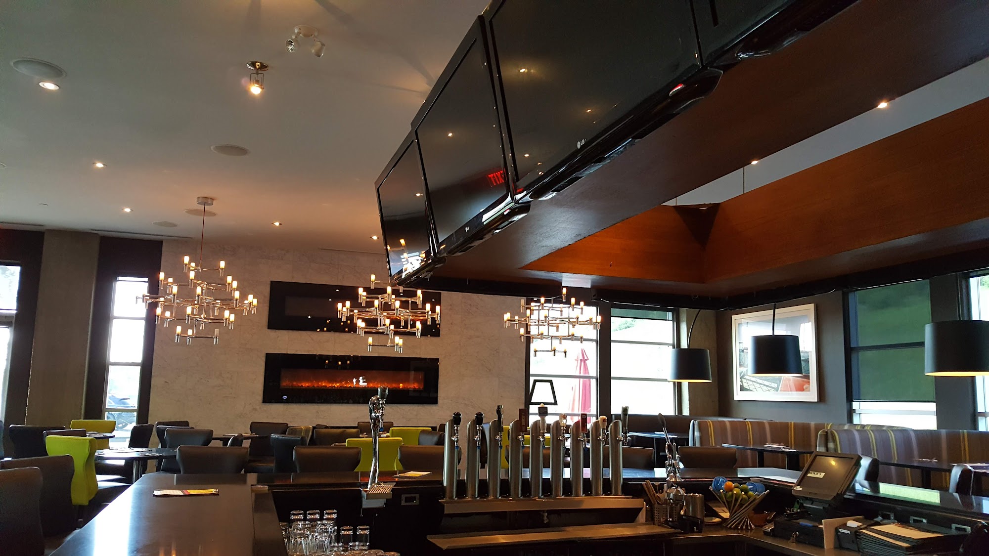 Moxies Deerfoot Meadows Restaurant