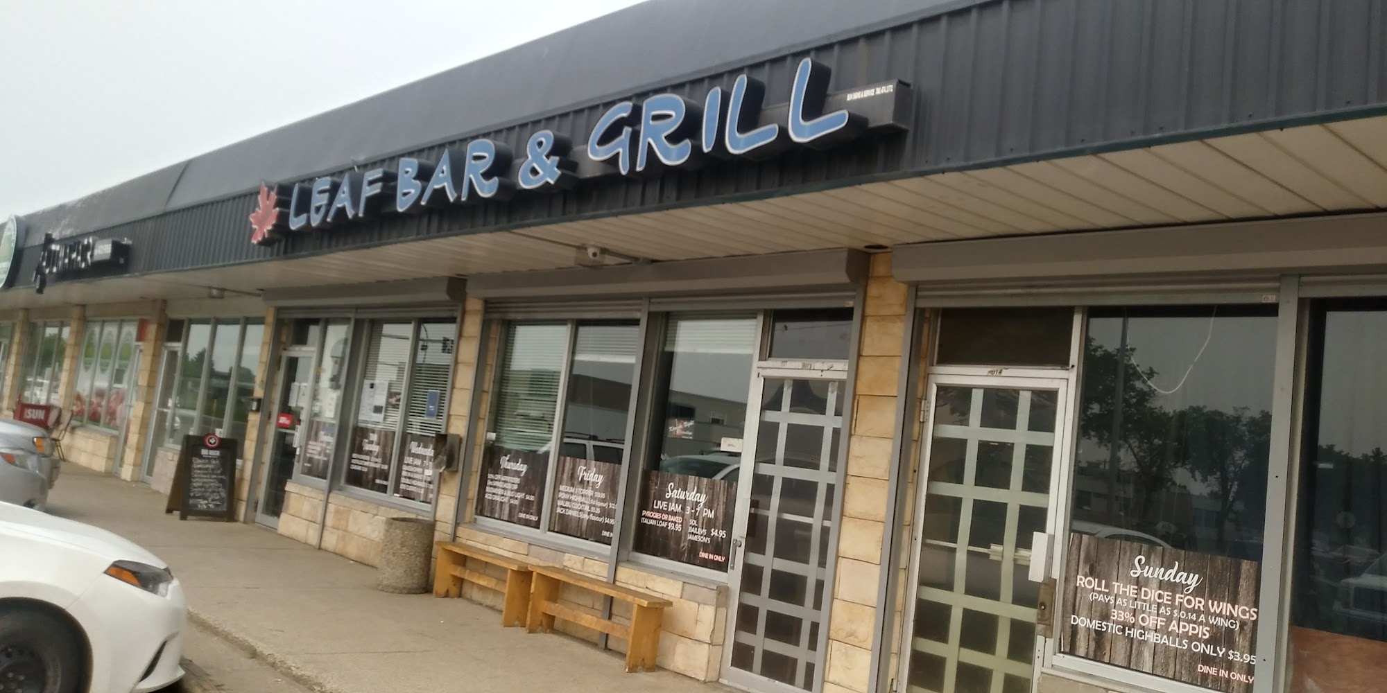 The Leaf Bar & Grill