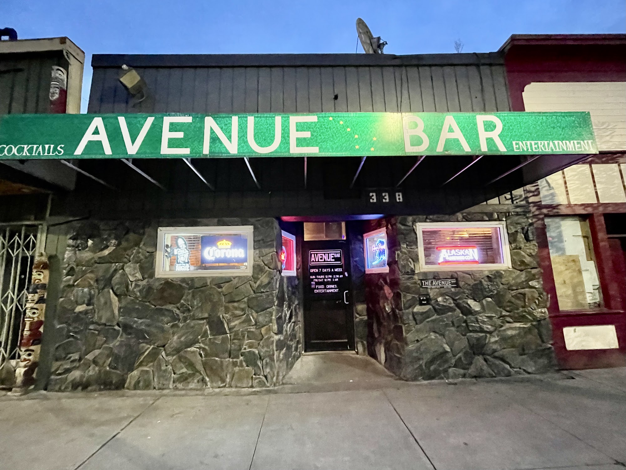 Avenue Bar