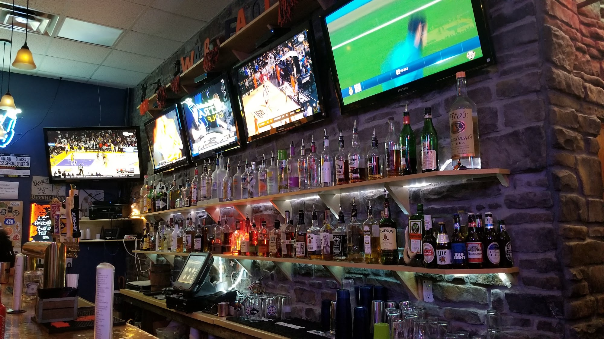 Halftime Sports Bar