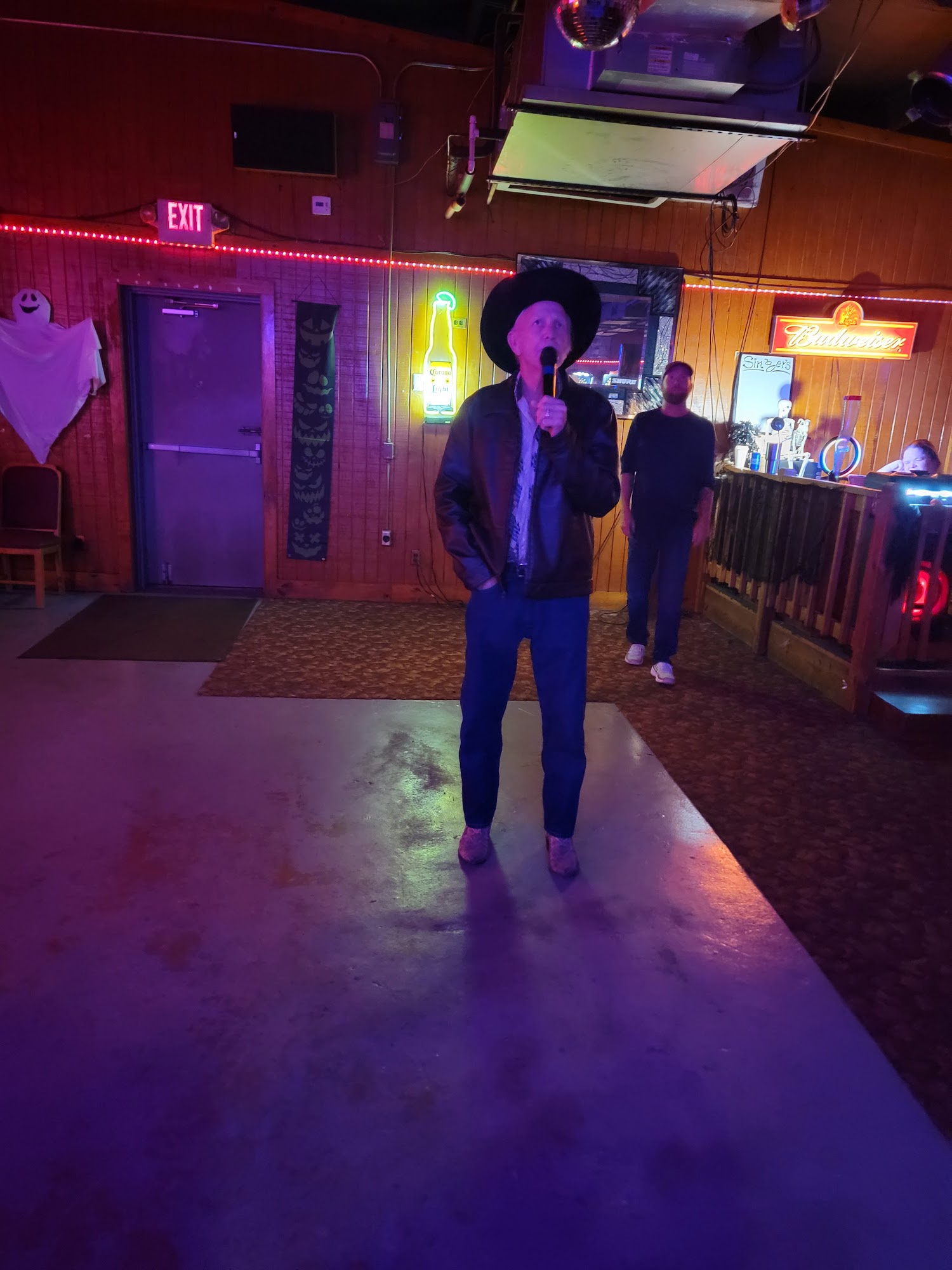 Mary's Restaurant & Lounge