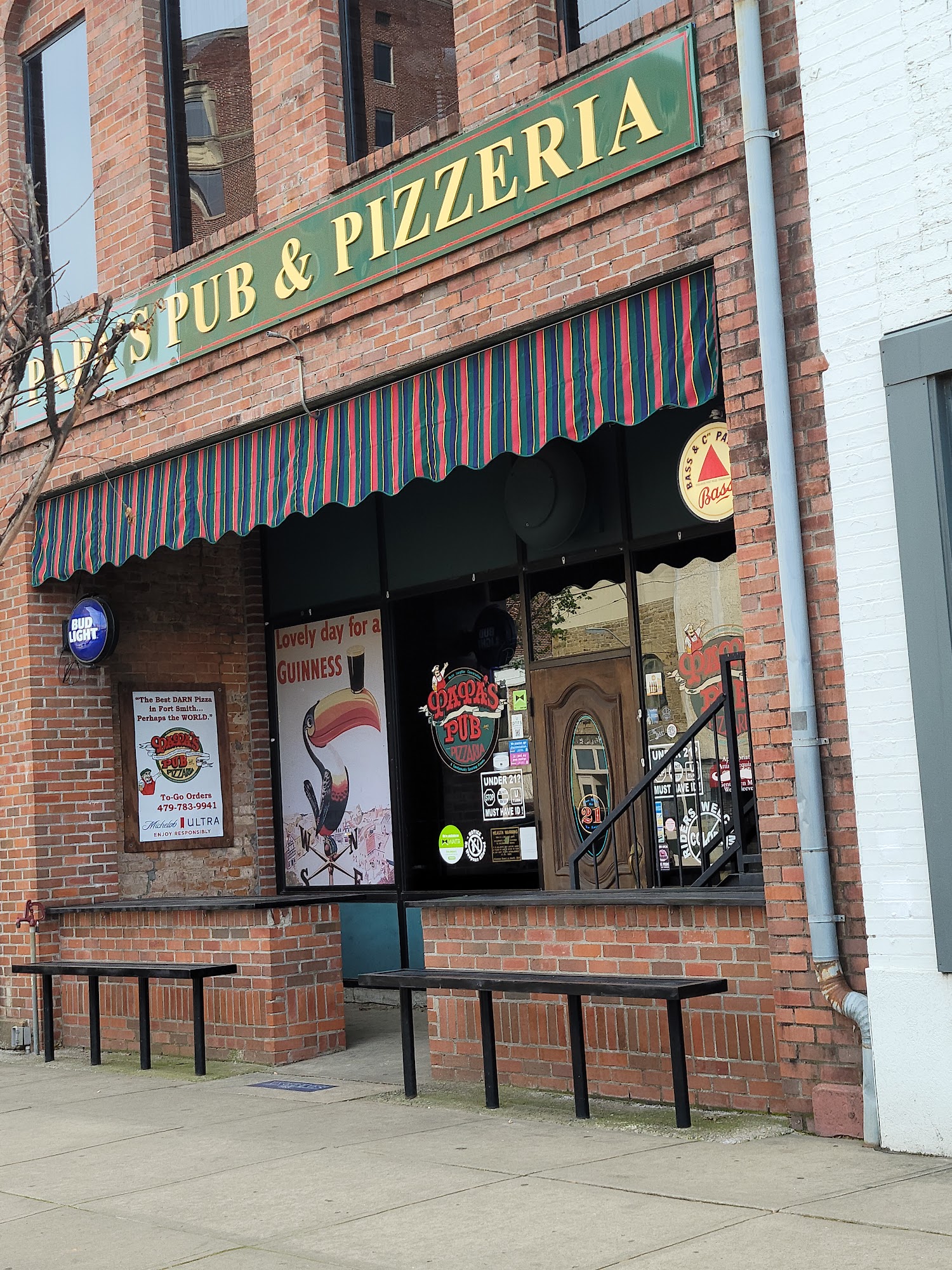 Papa's Pub & Pizzeria