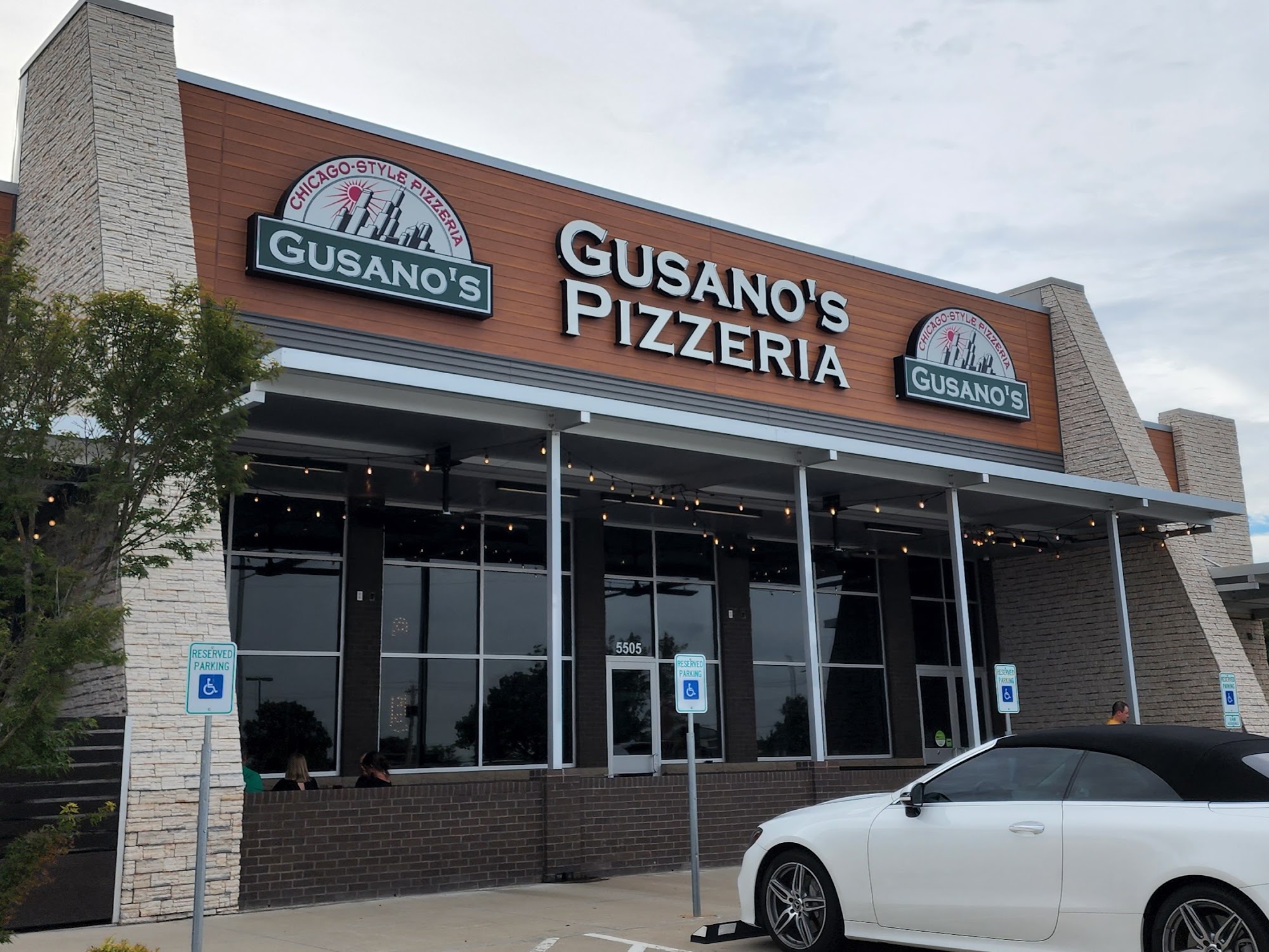 Gusano’s Chicago Style Pizzeria