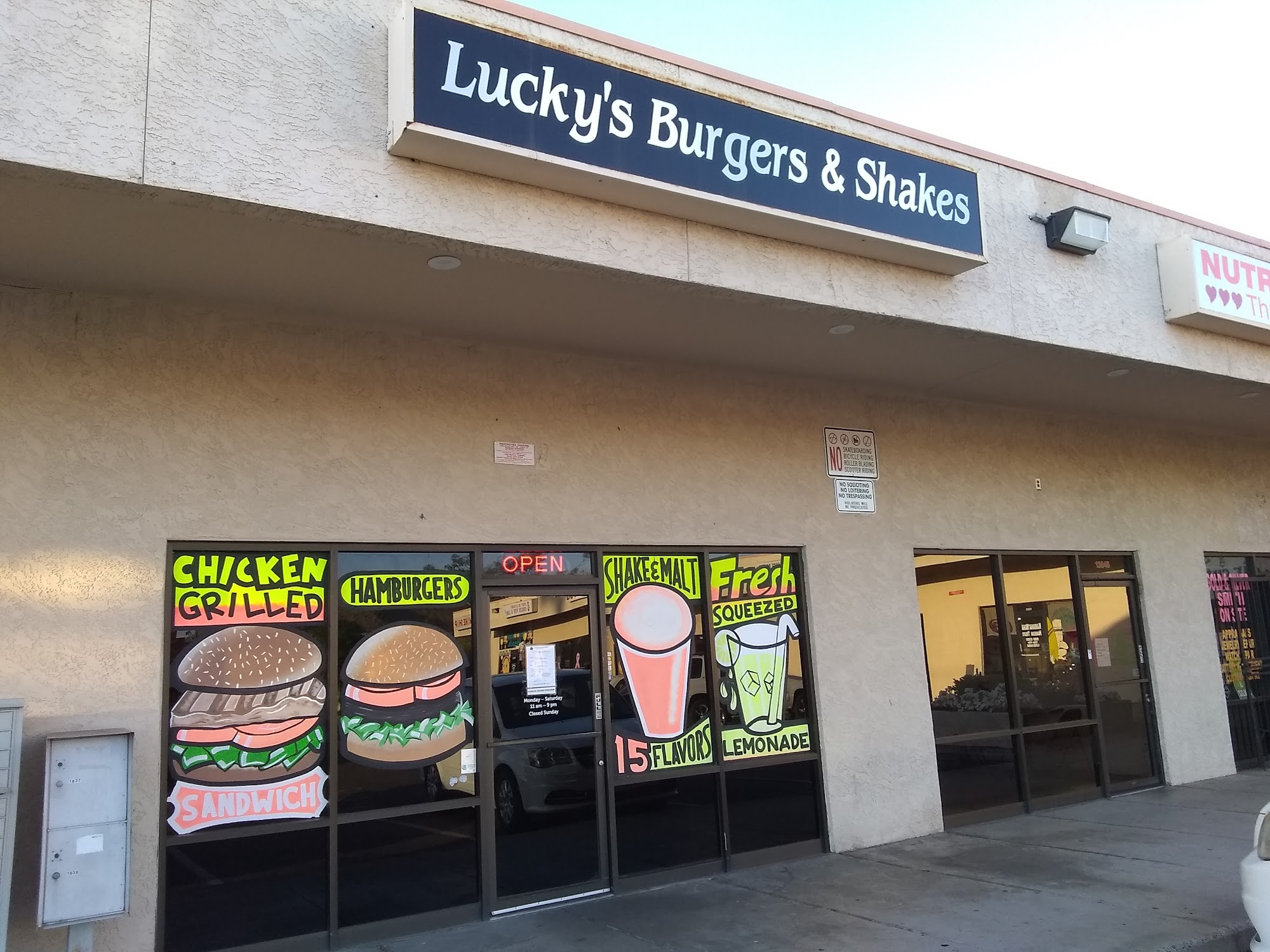 Lucky's Burgers & Shakes