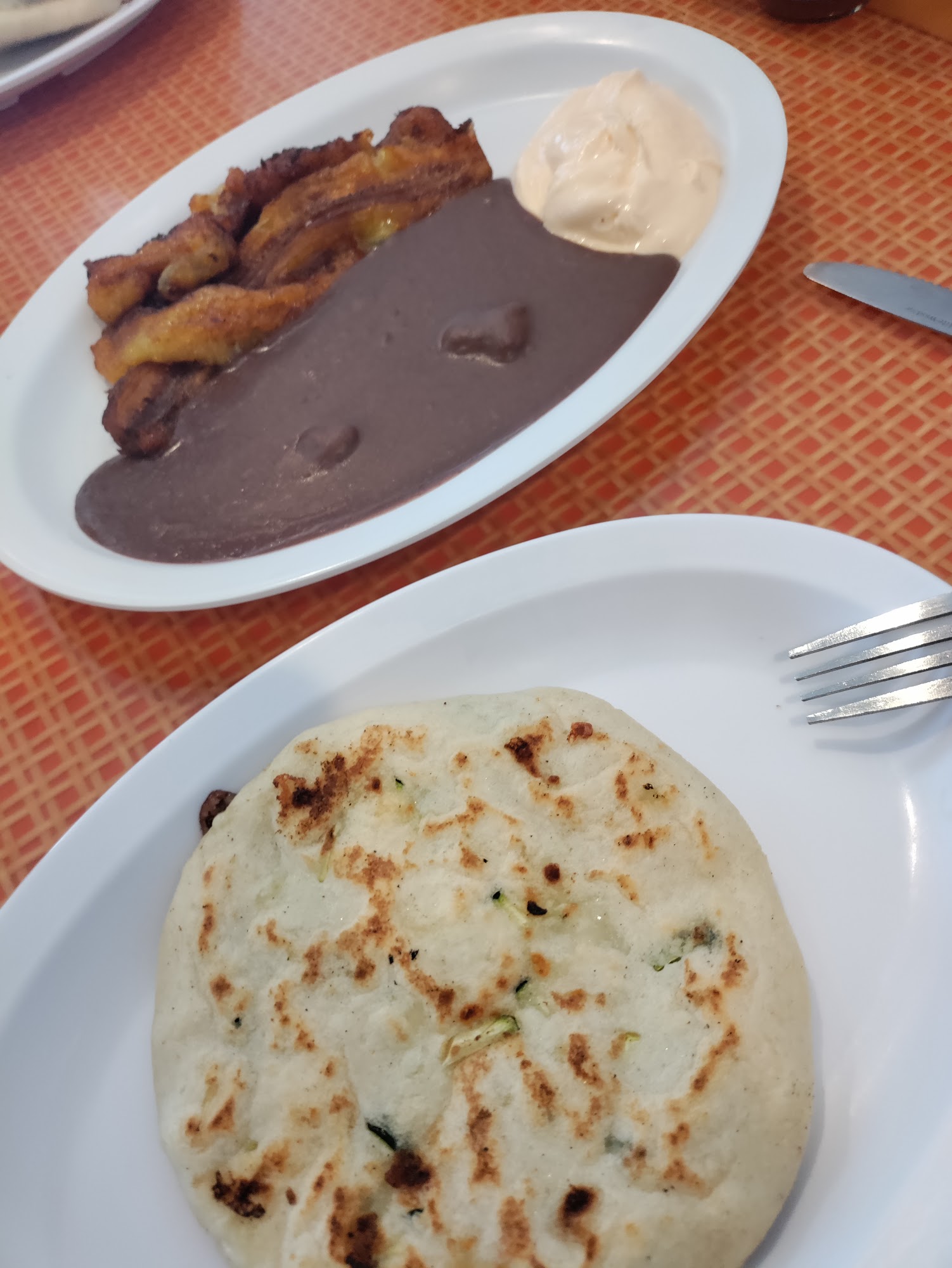 Restaurante Salvadoreño Y Pupuseria Los 3 Hermanos