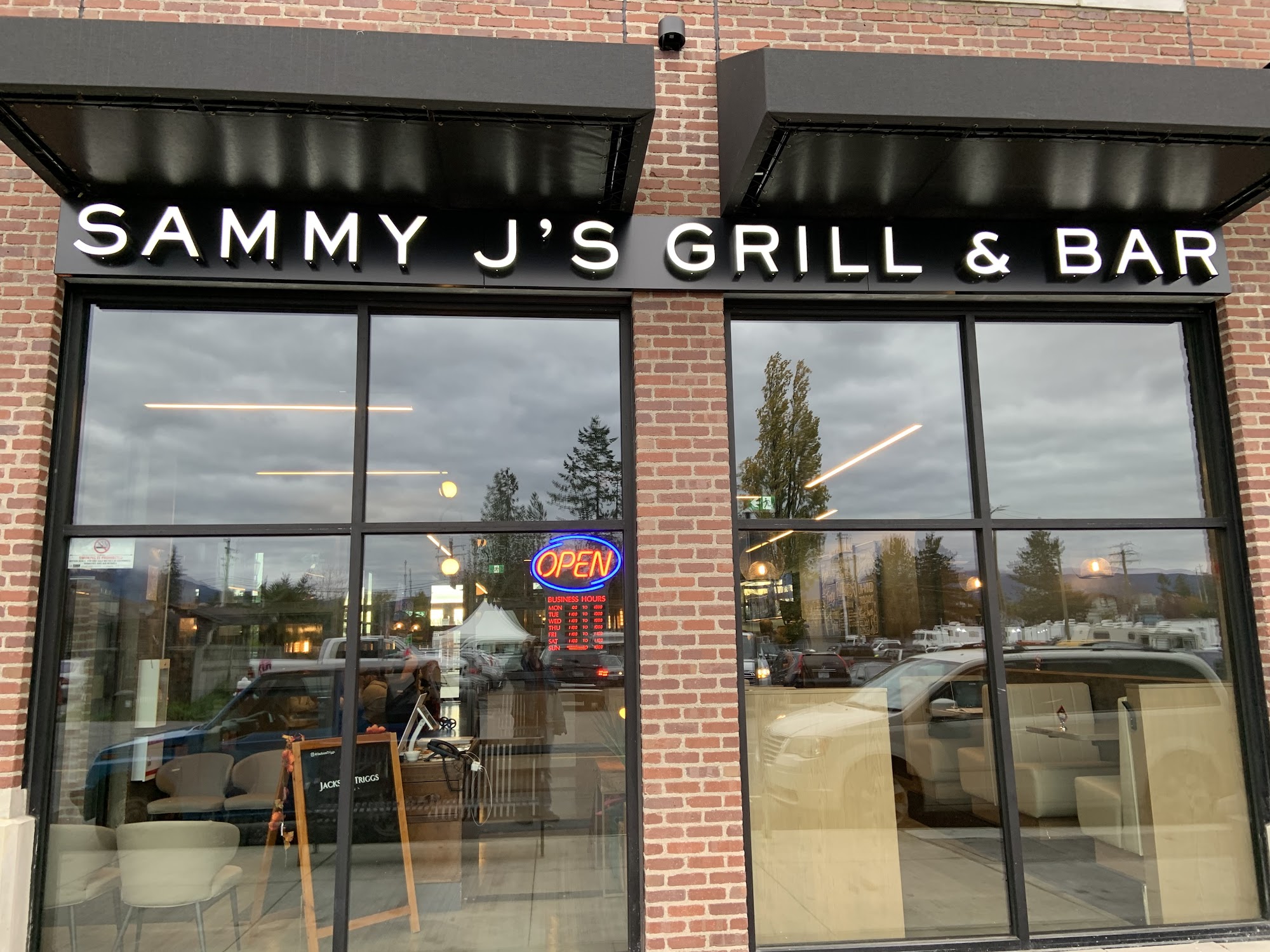 Sammy J's Grill & Bar - Maple Ridge