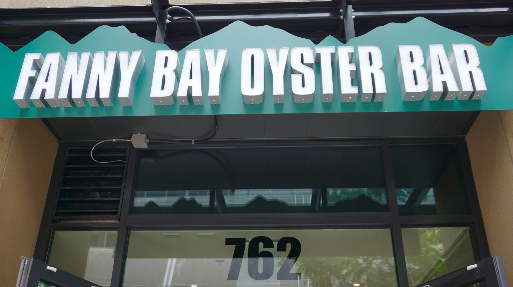 Fanny Bay Oyster Bar & Shellfish Market