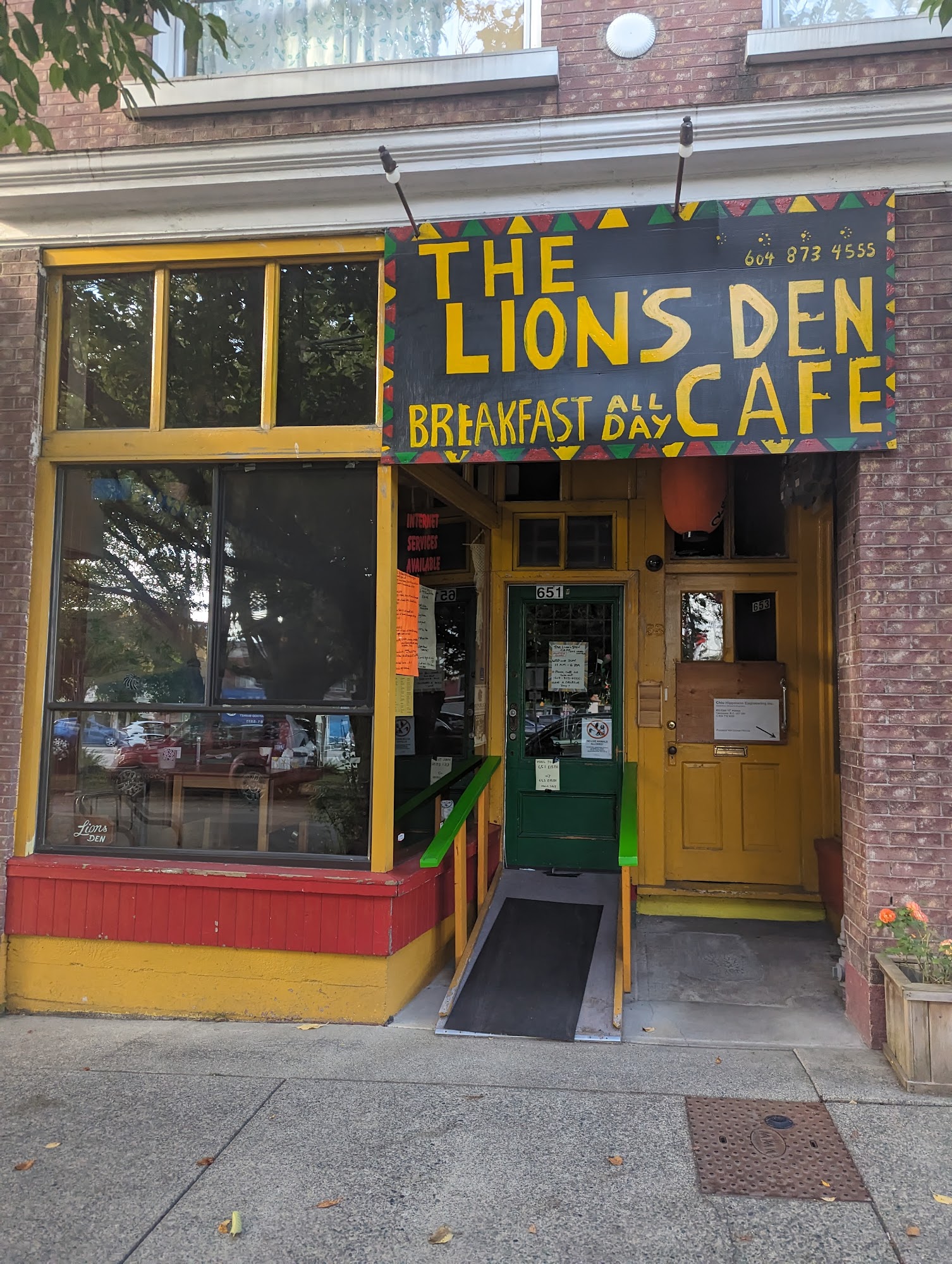 The Lion's Den Cafe