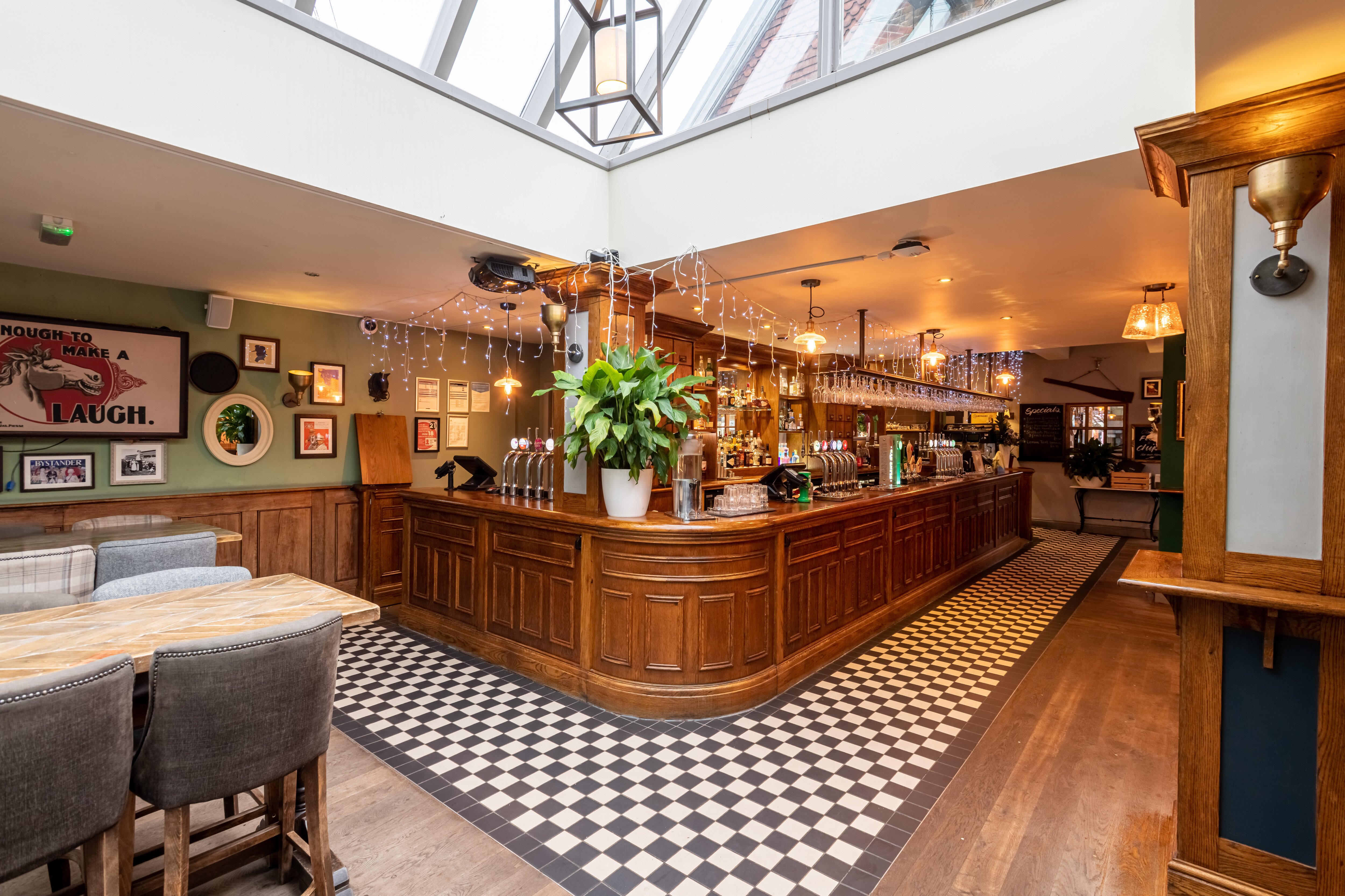 Stag Pub 63 High St, Ascot