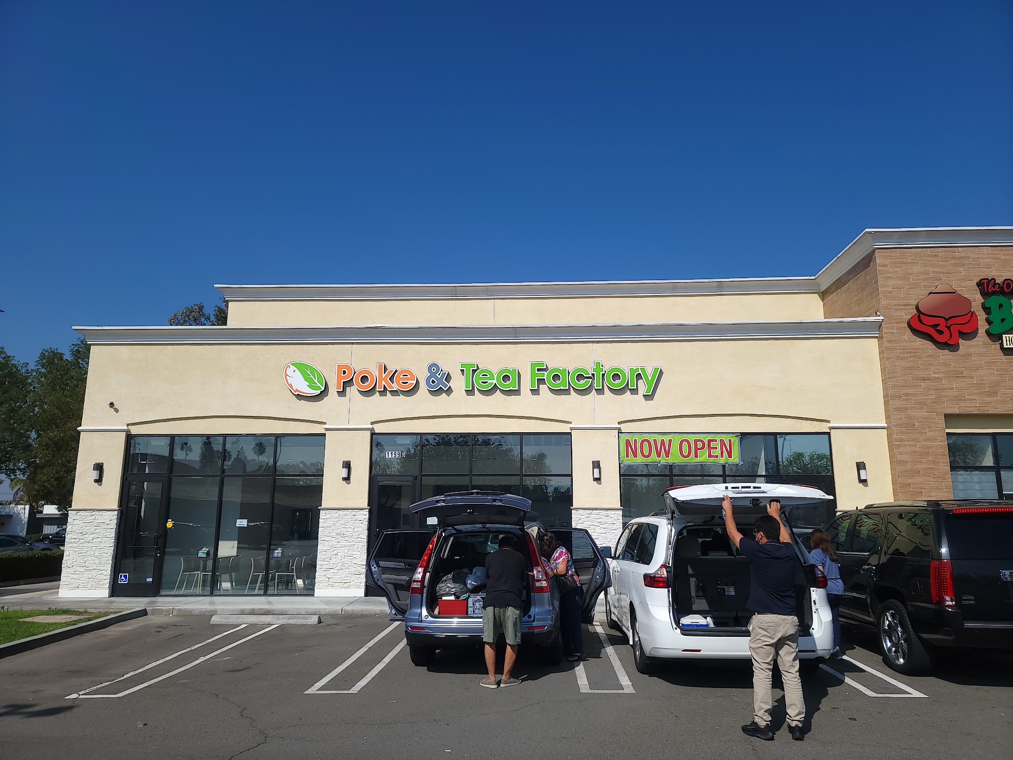 Poke & Tea Factory