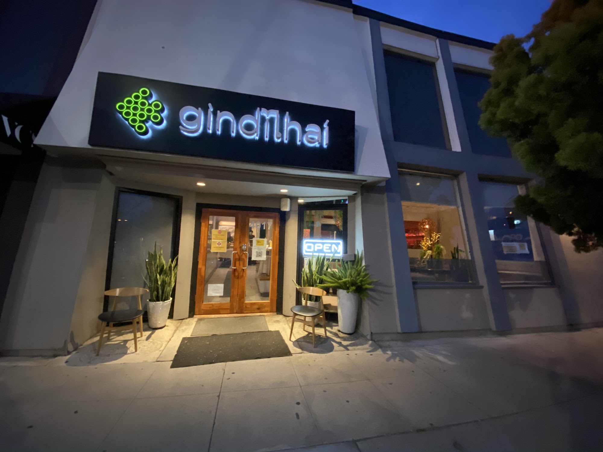 Gindi Thai Restaurant / Sushi / Bar