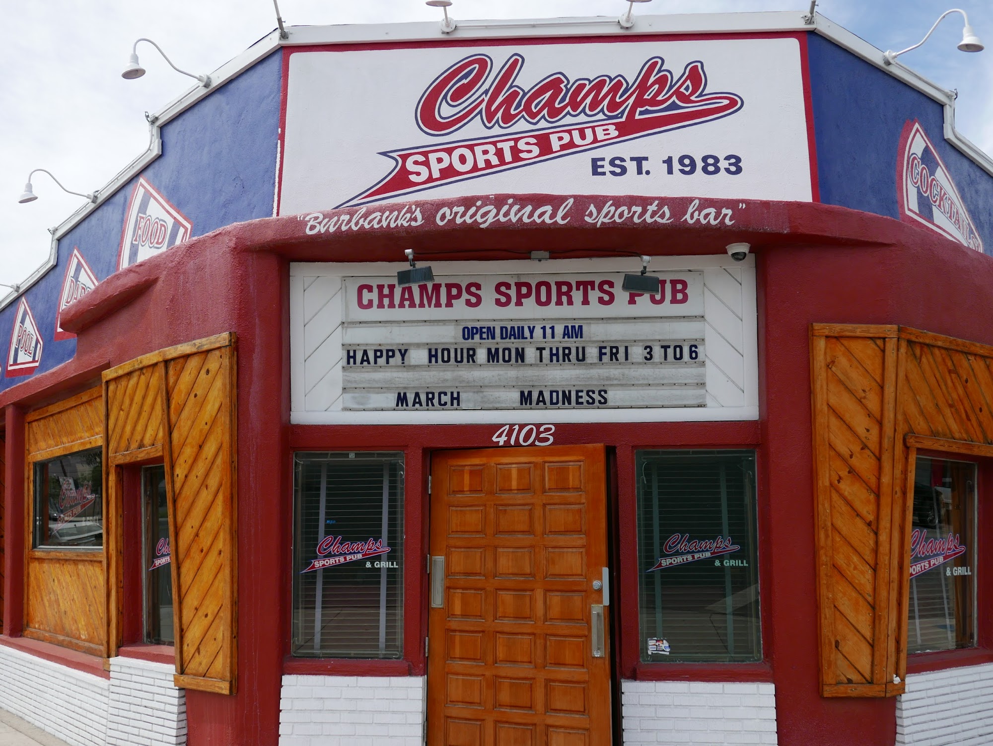 Champs Sports Pub