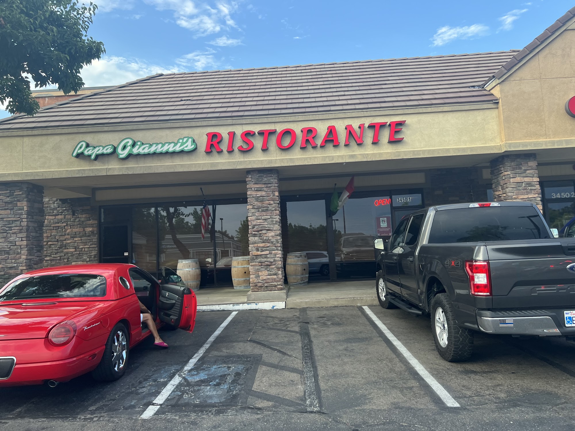 Papa Gianni's Ristorante | Goldorado Shopping Center