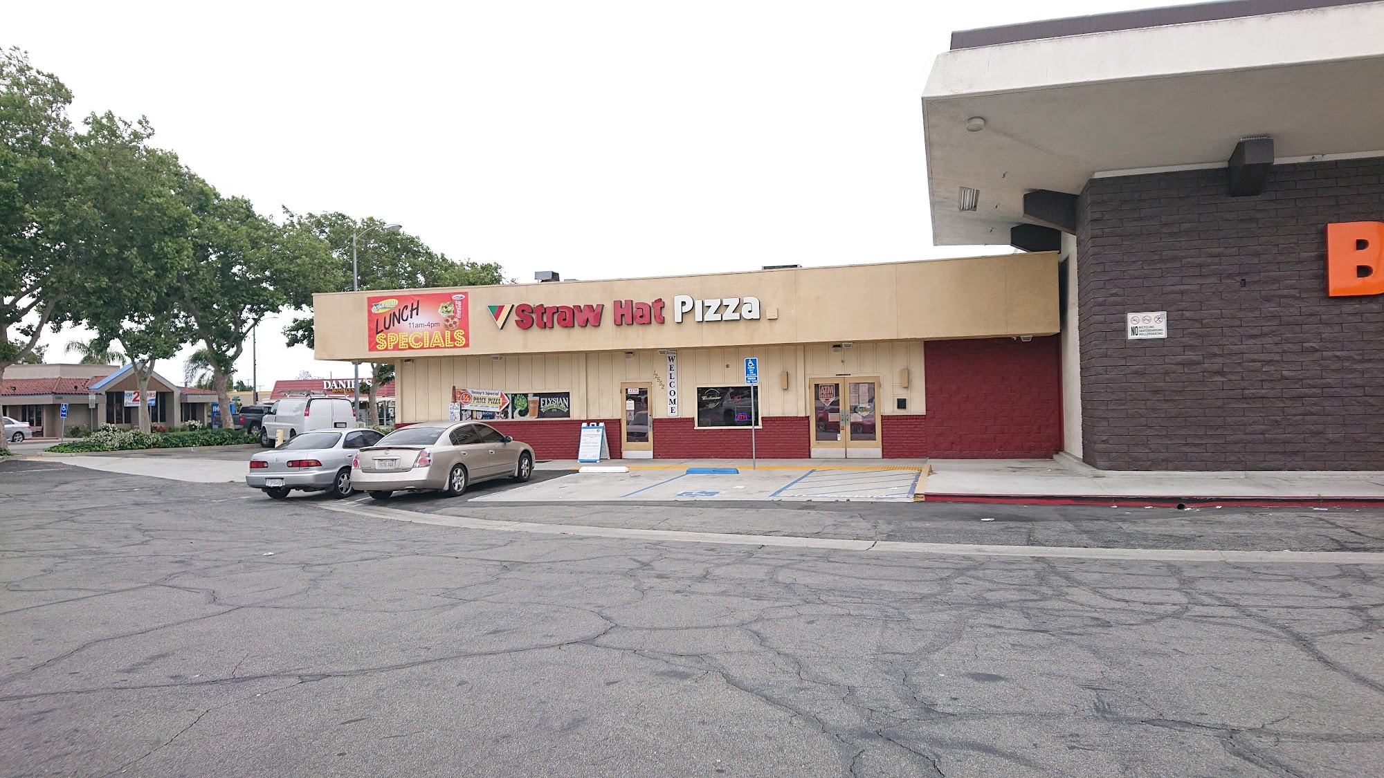 Straw Hat Pizza