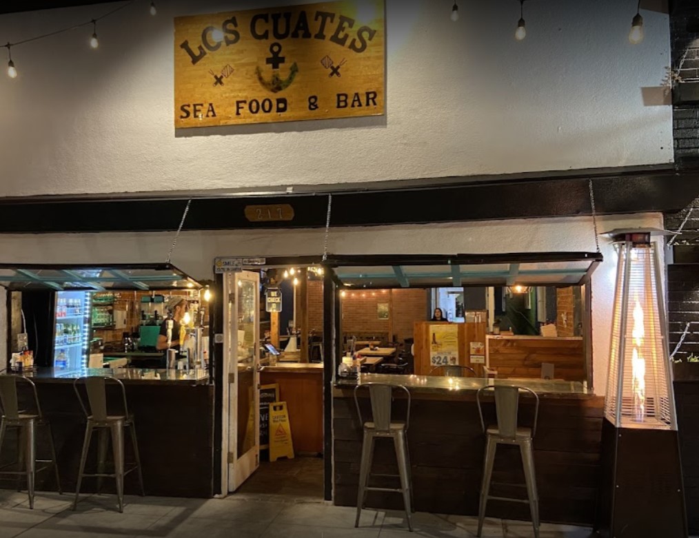 Los Cuates Seafood and Bar