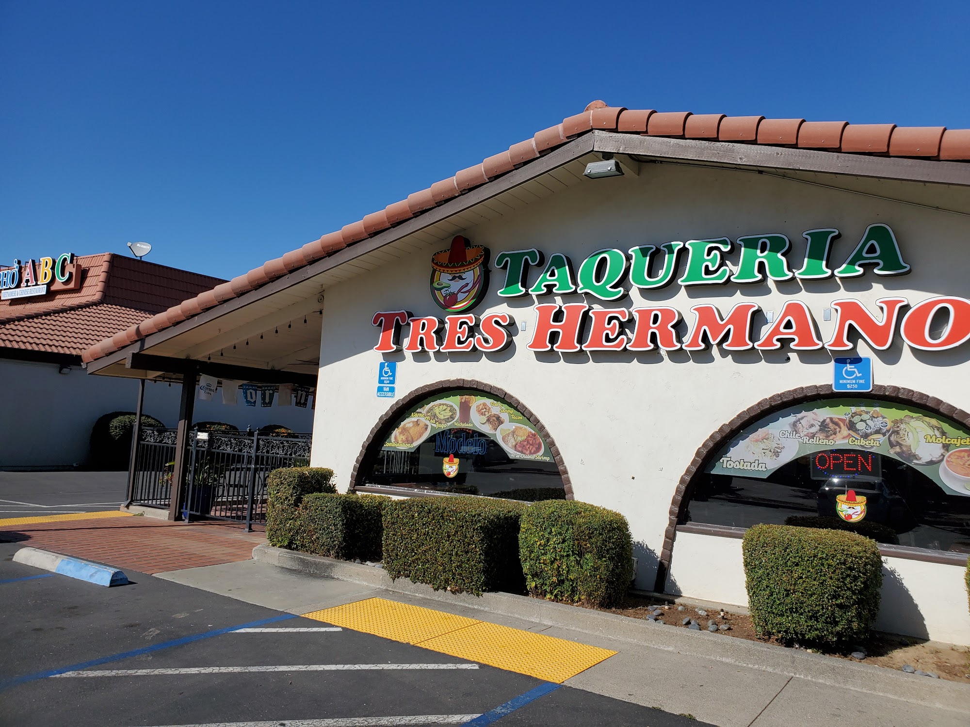 Taqueria Tres Hermanos