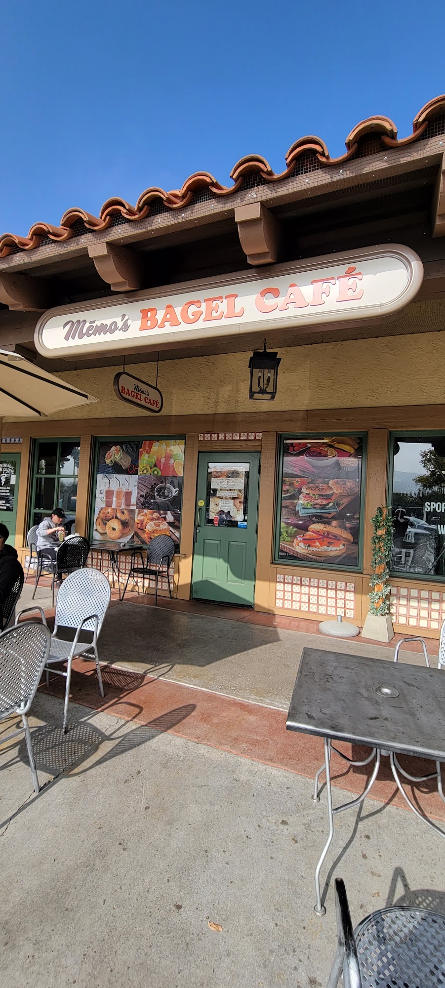 Memo's Bagel Café