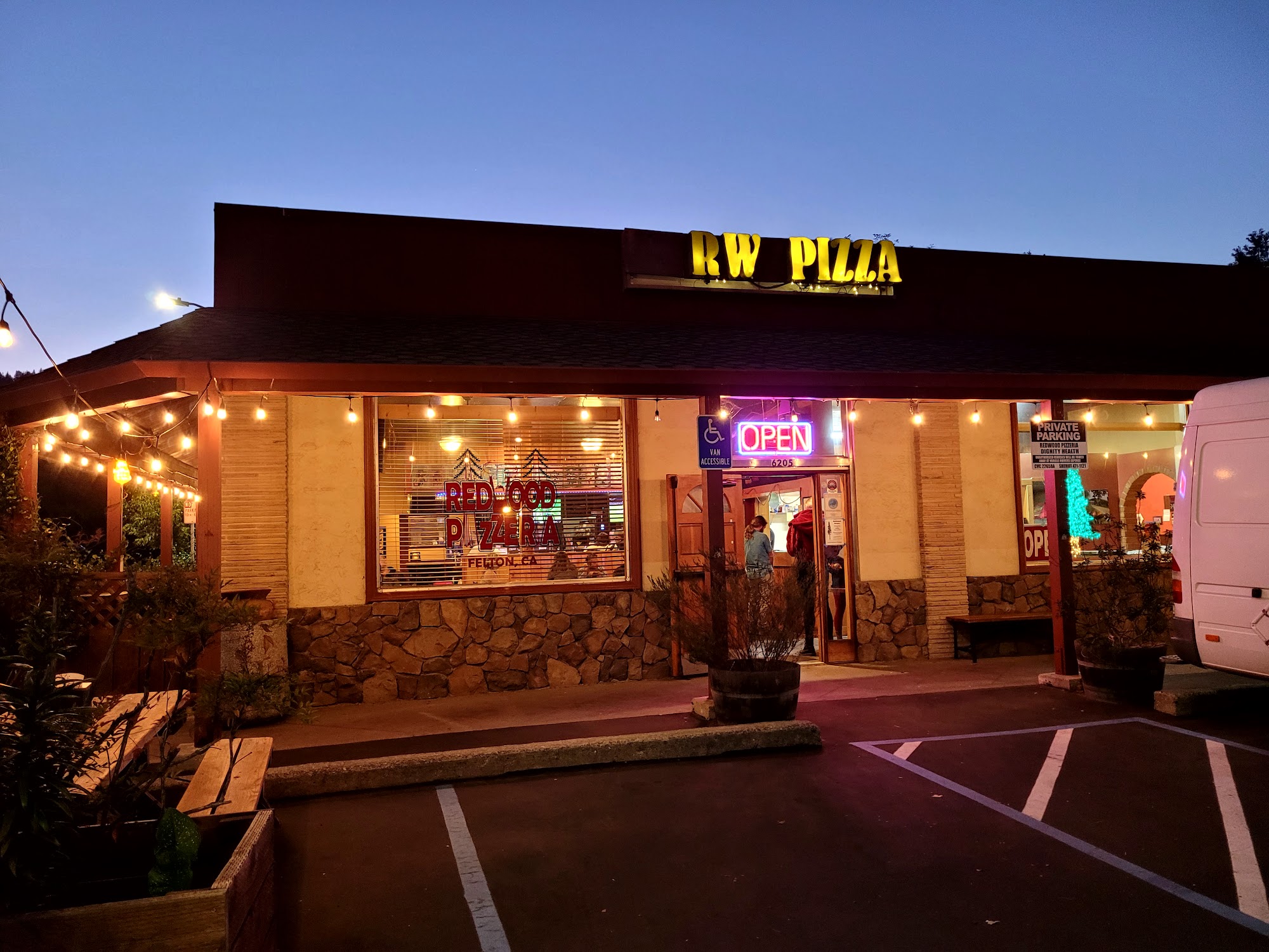 Redwood Pizzeria