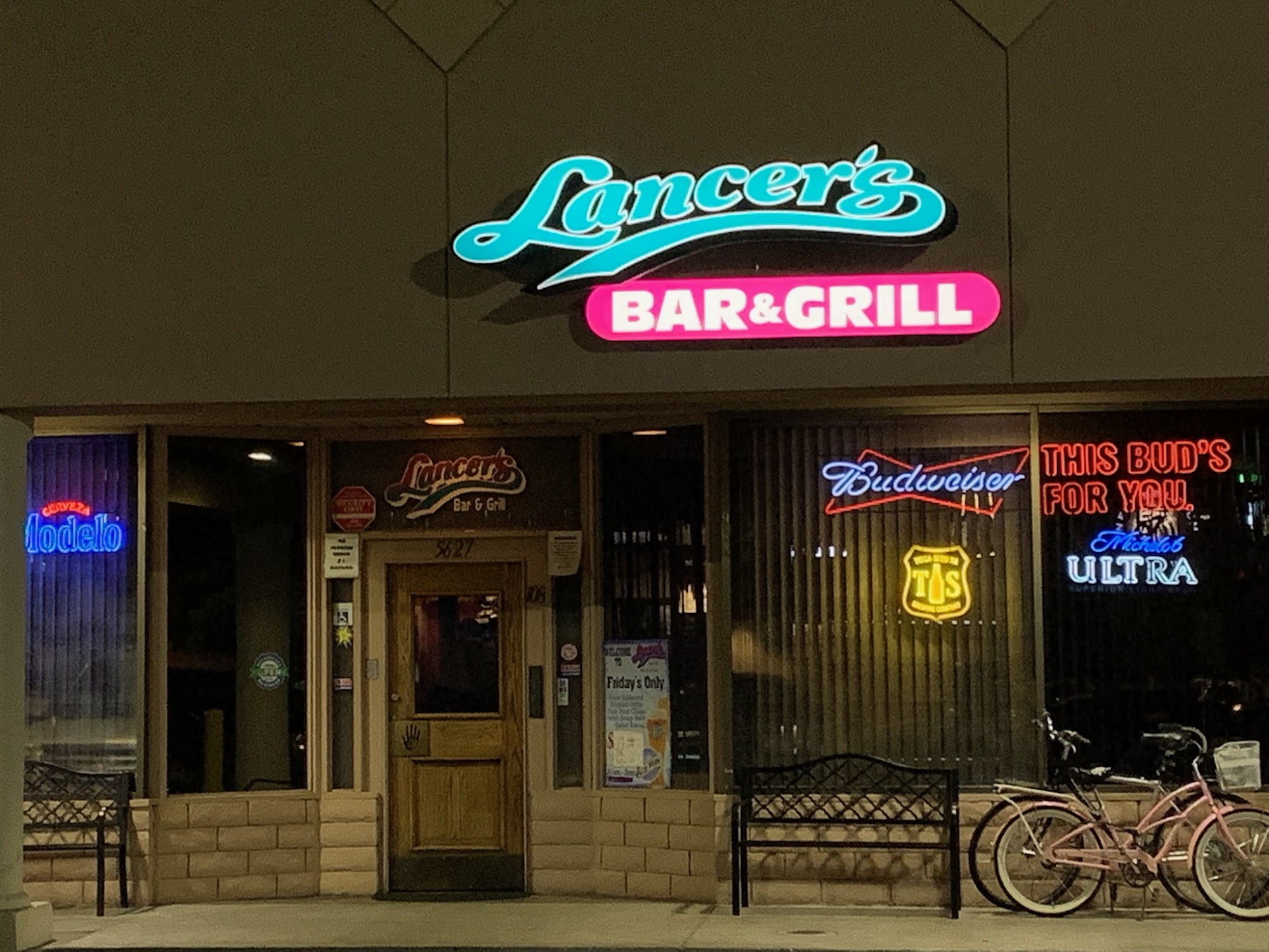 Lancer's Bar & Grill