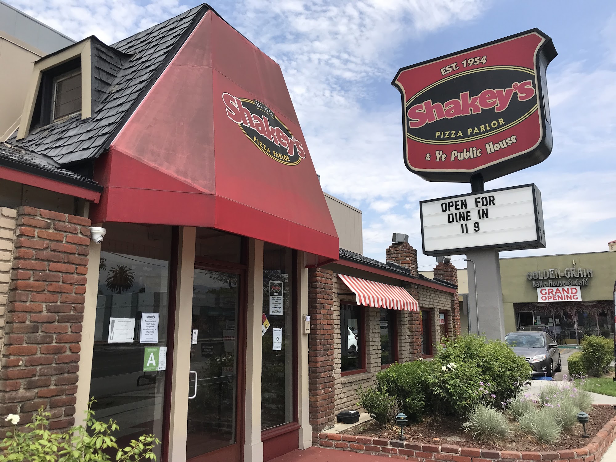 Shakey's Pizza Parlor