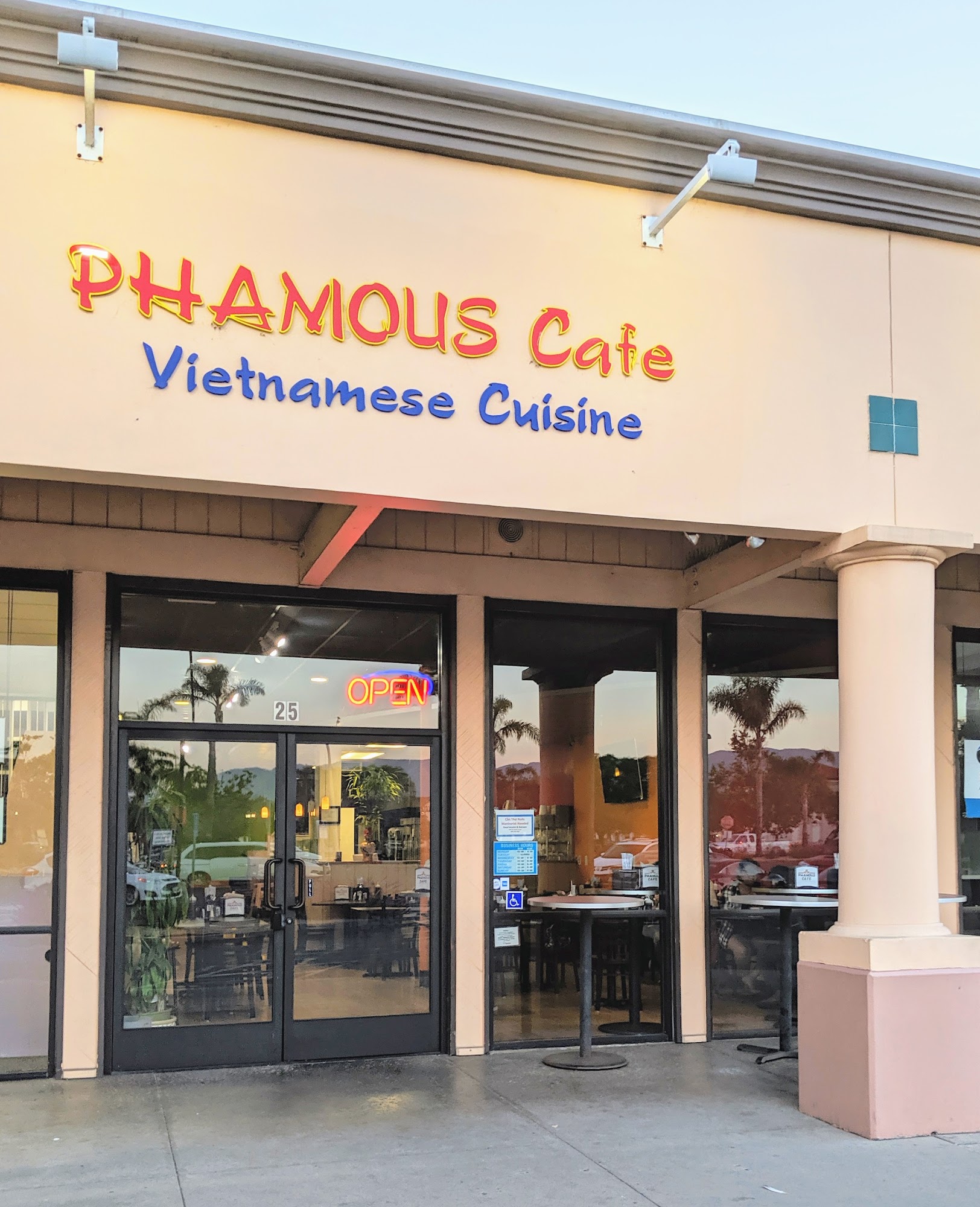 Phamous Cafe