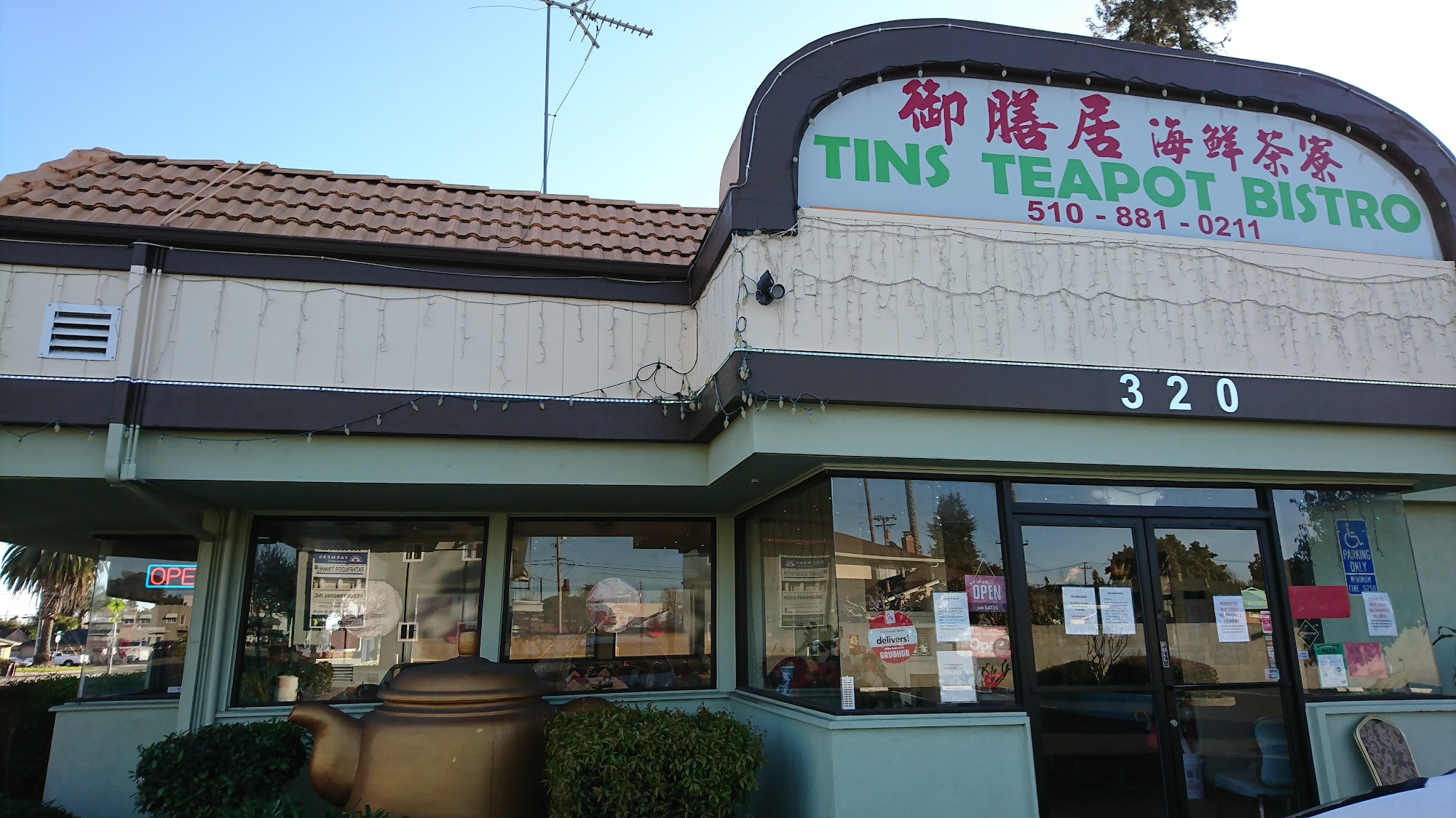 Tin's Teapot Bistro