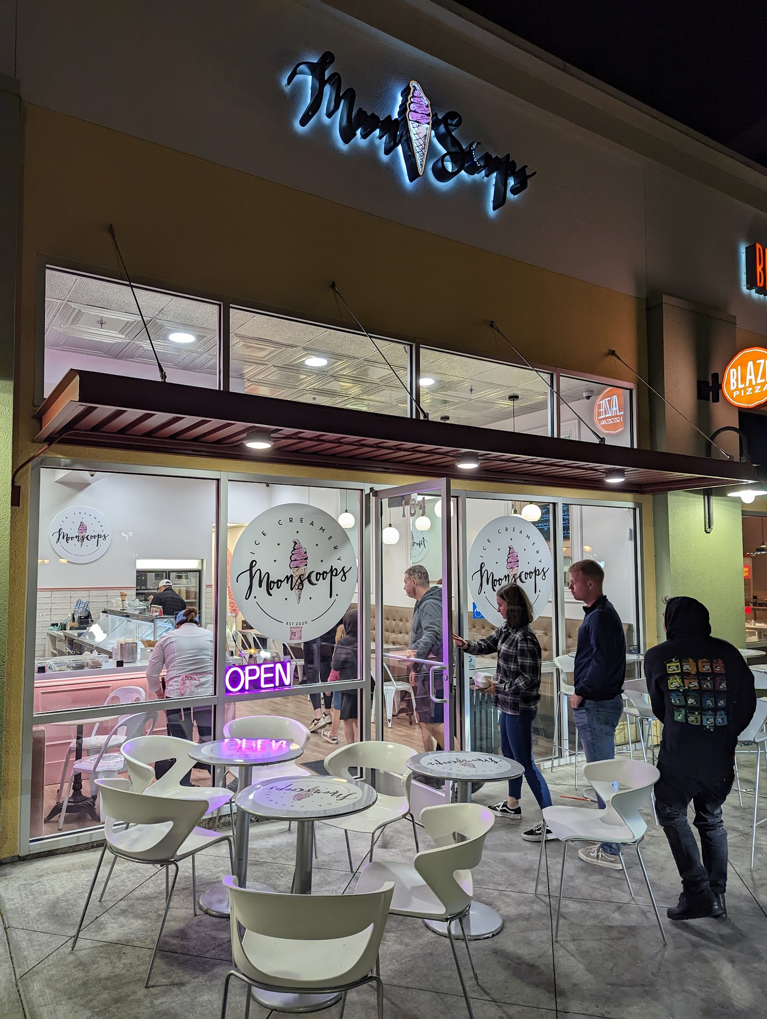 MoonScoops Ice Creamery