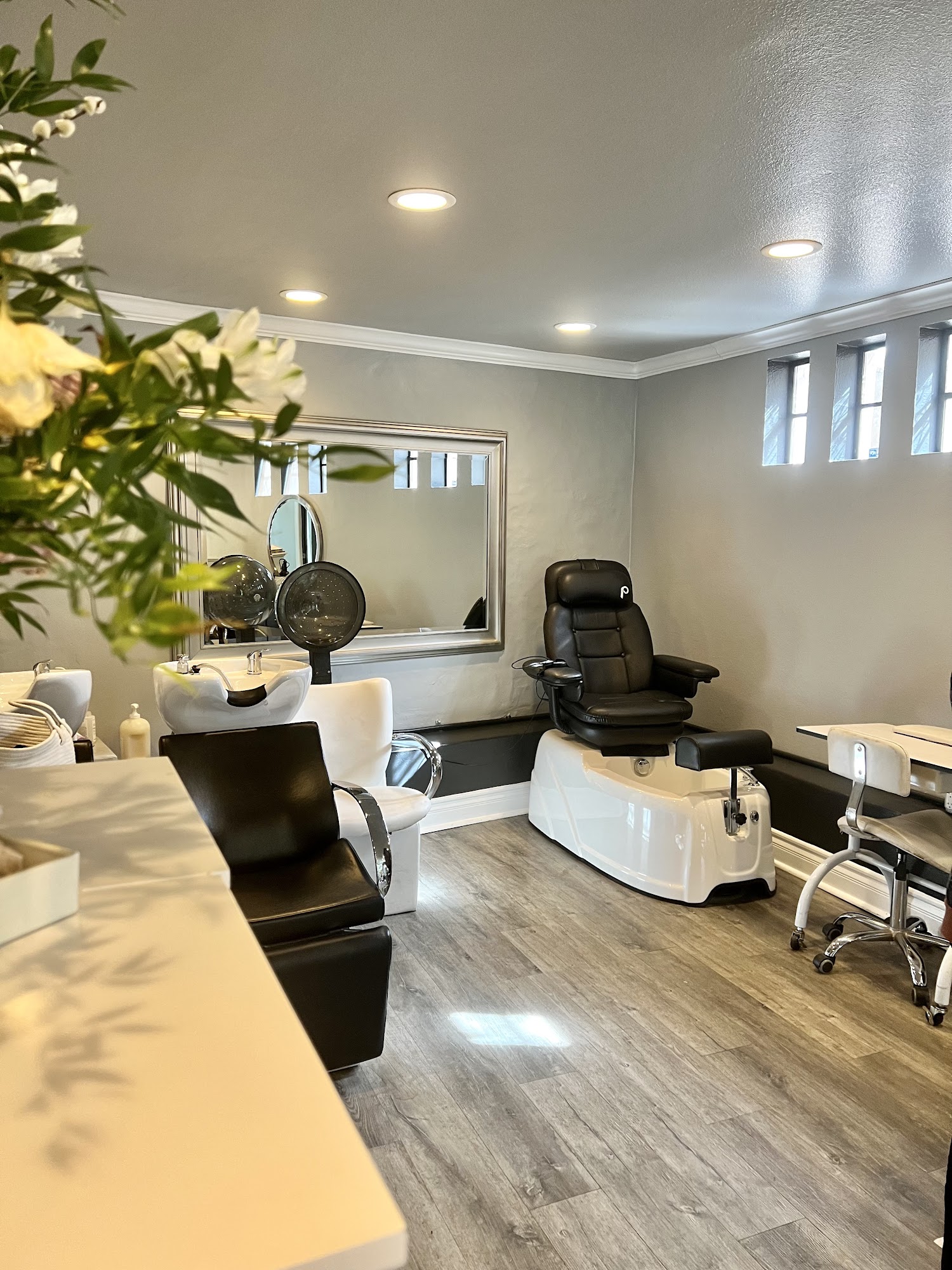 Salon Montecito by Elana Cantrelle 1159 Coast Village Rd, Montecito California 93108