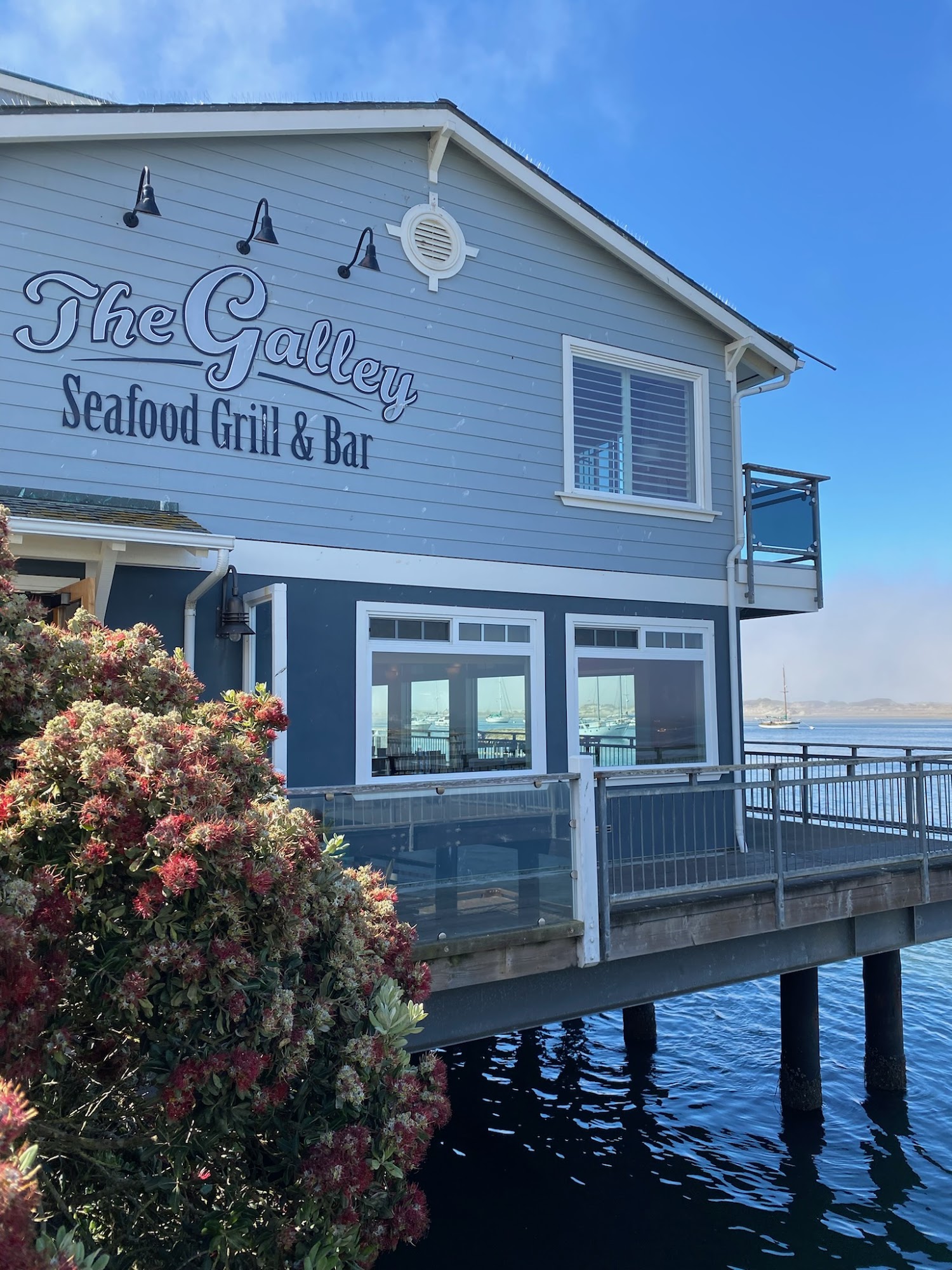 The Galley Seafood Grill & Bar‎