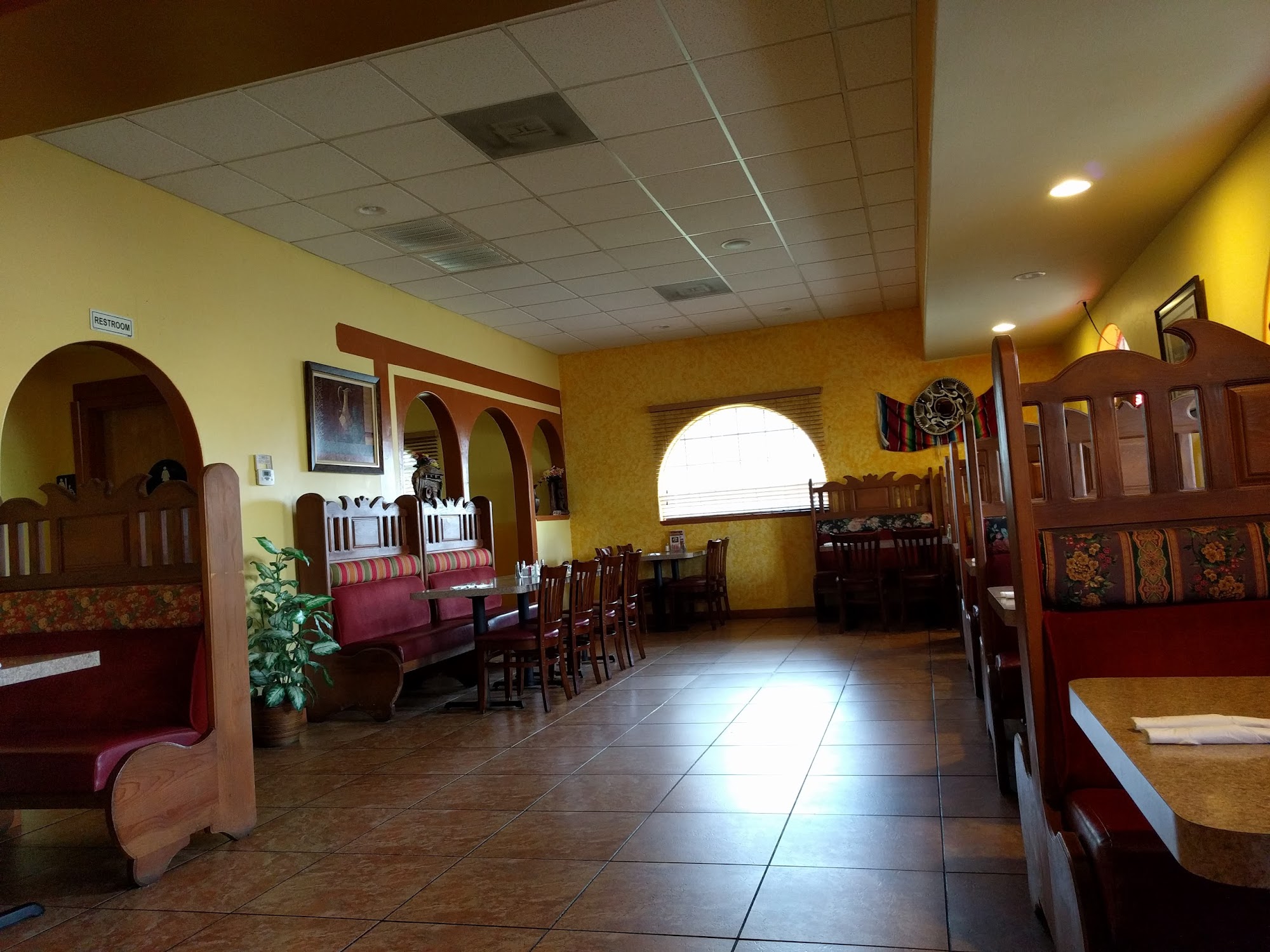 Los Compadres Restaurant