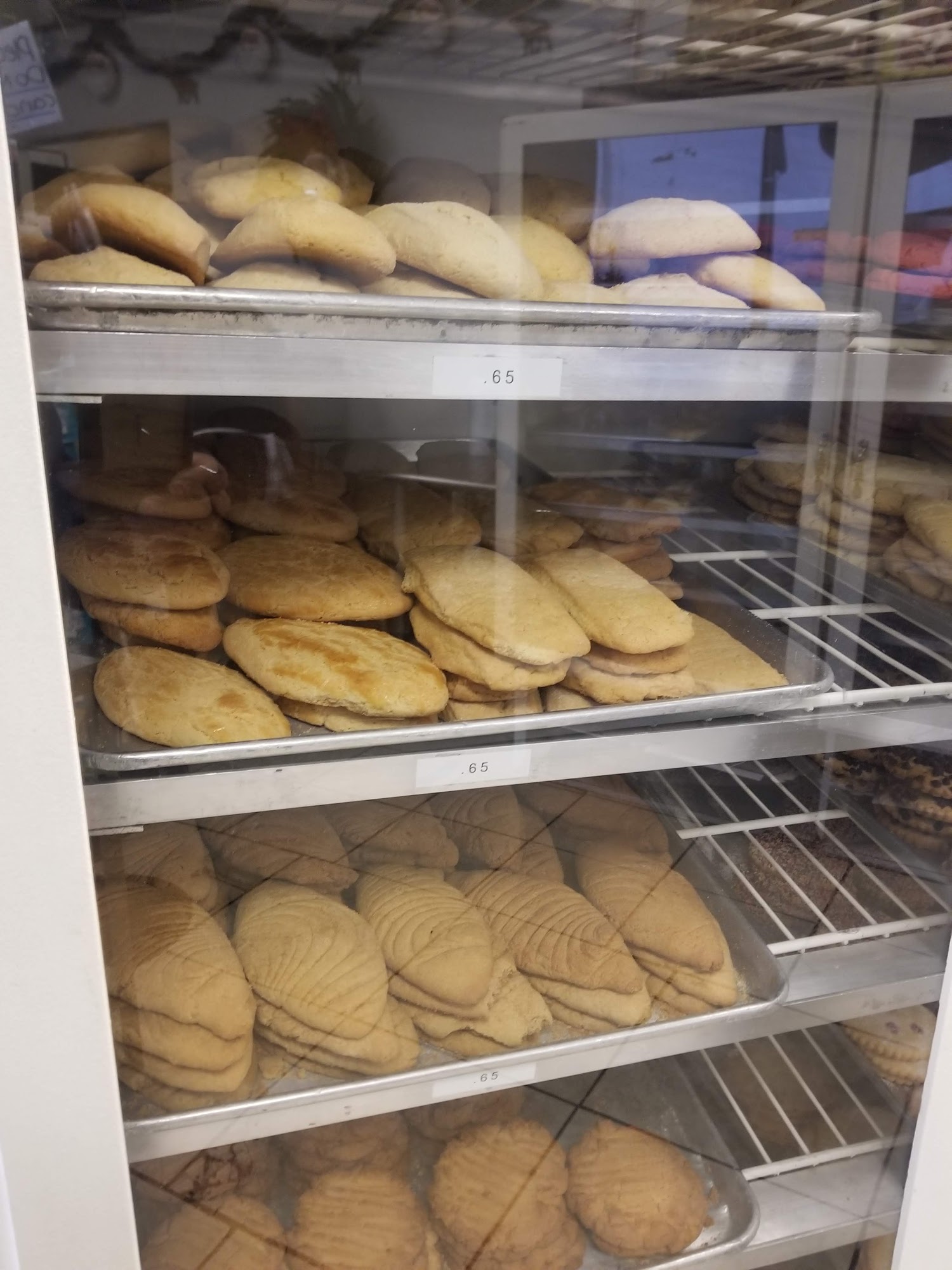 Kiki's Bakery - Cakes, Bread & More
