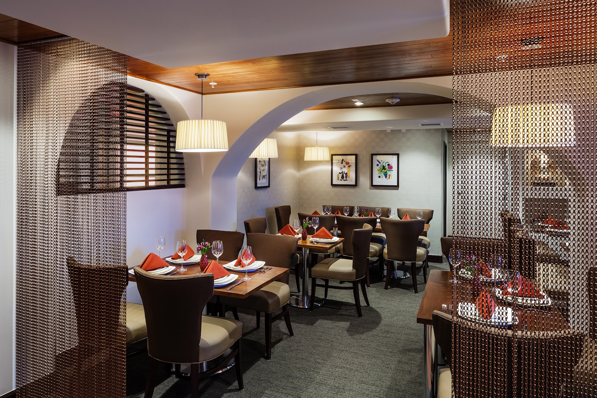 Iluminara Restaurant & Lounge at Triada