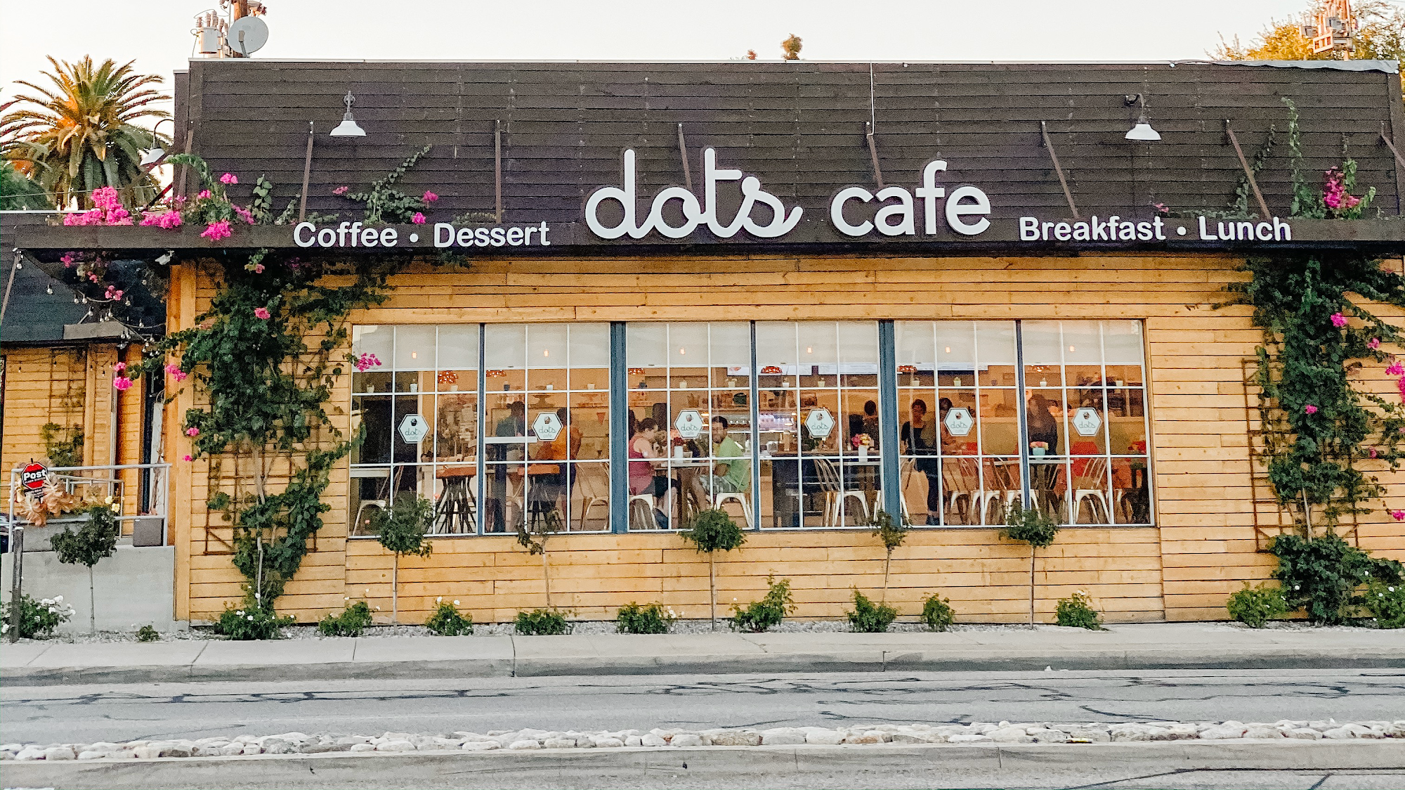 Dots Cafe