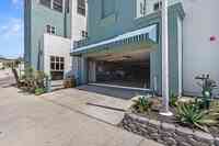 Beach House Inn & Suites