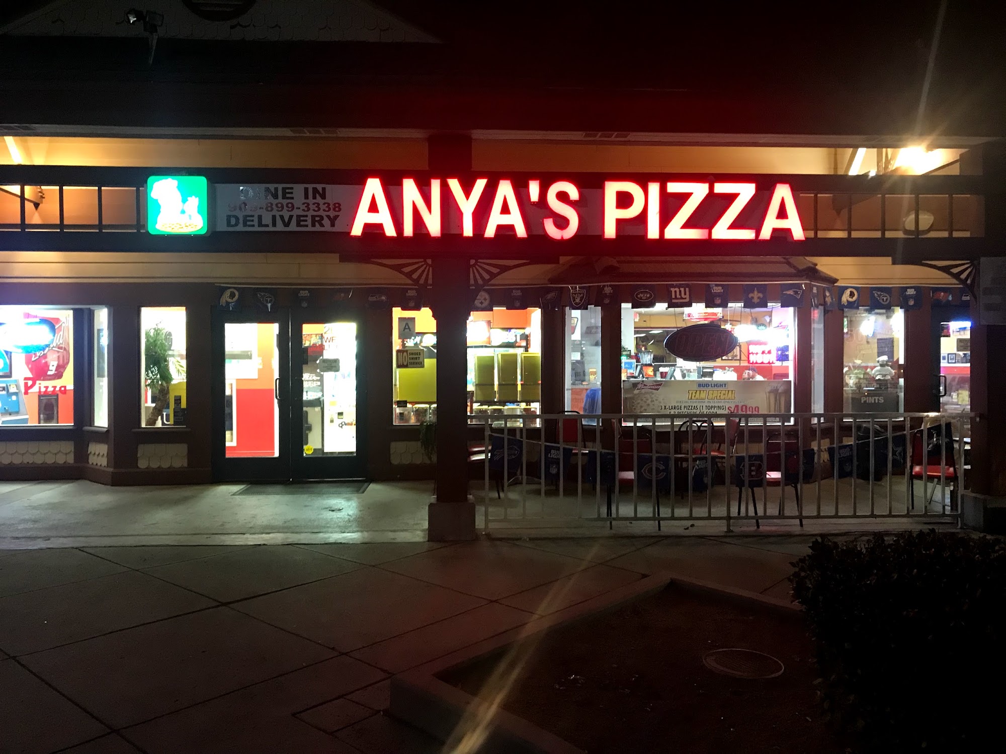 Anya's Pizza