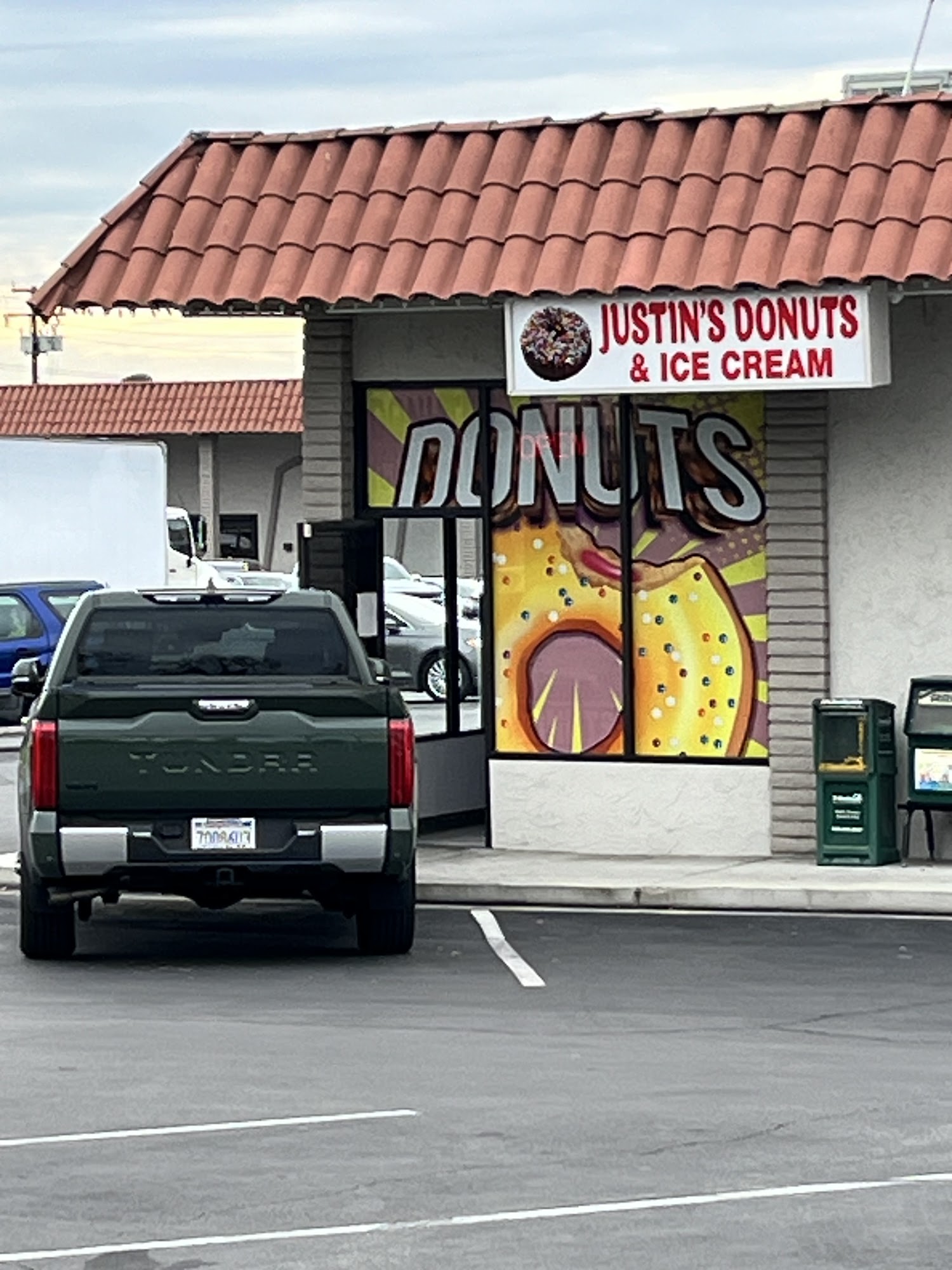 Justin's Donuts & Ice Cream