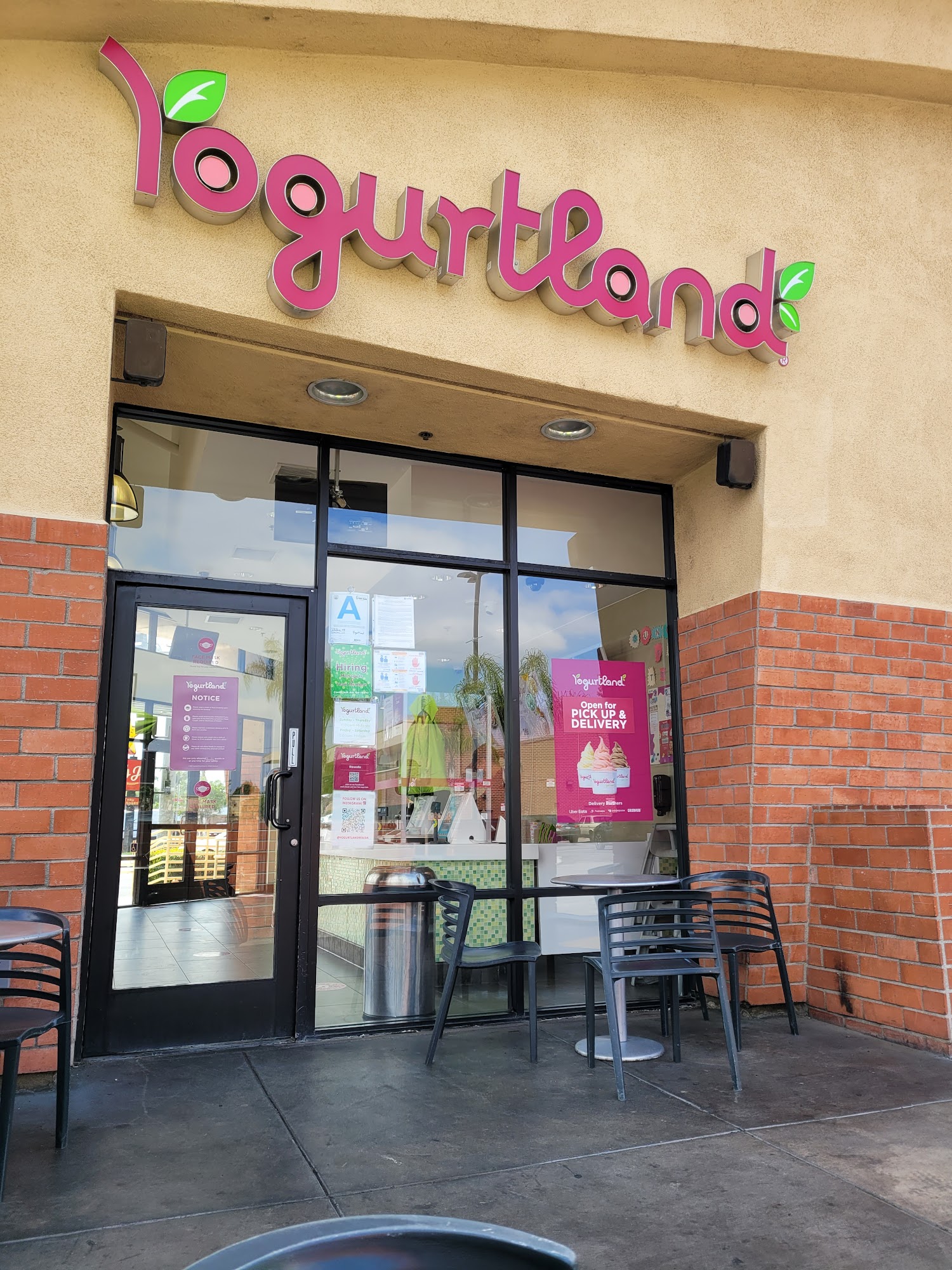 Yogurtland Reseda