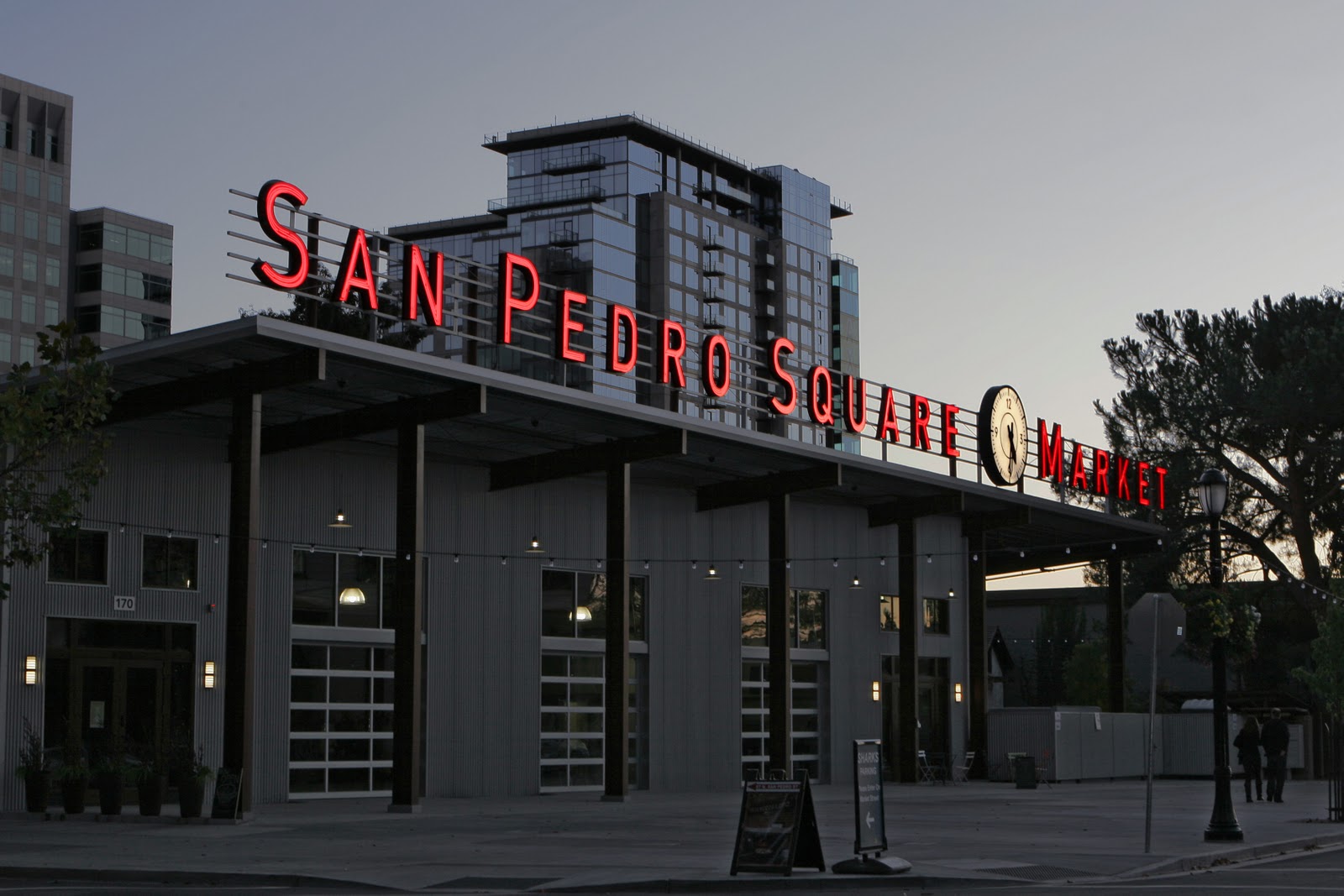 San Pedro Square Market Bar