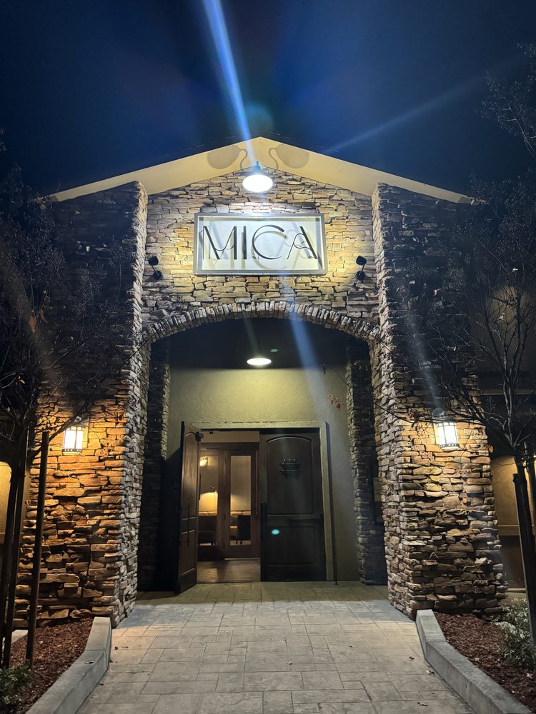 Mica Restaurant & Bar