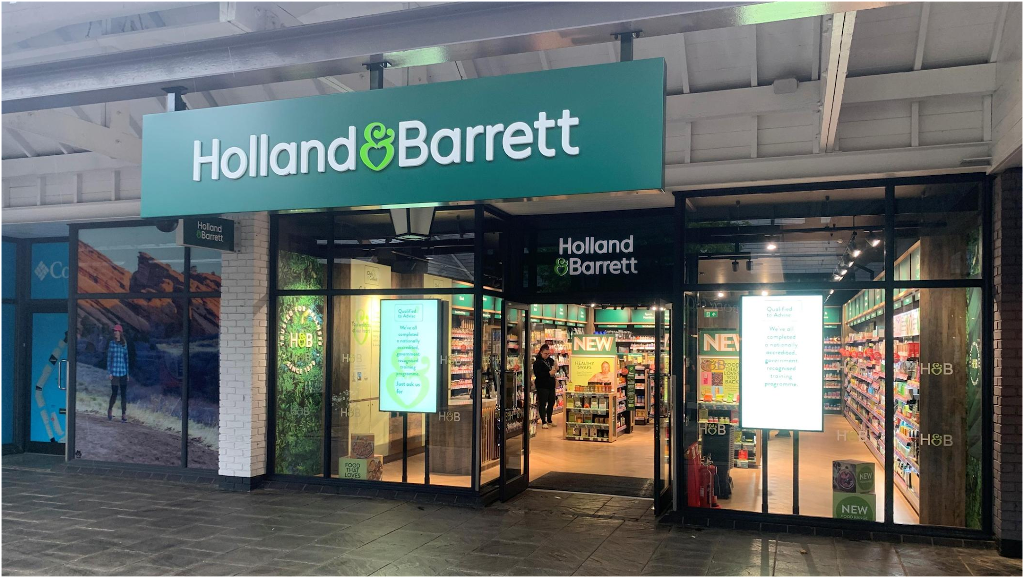 Holland & Barrett - Cheshire Oaks