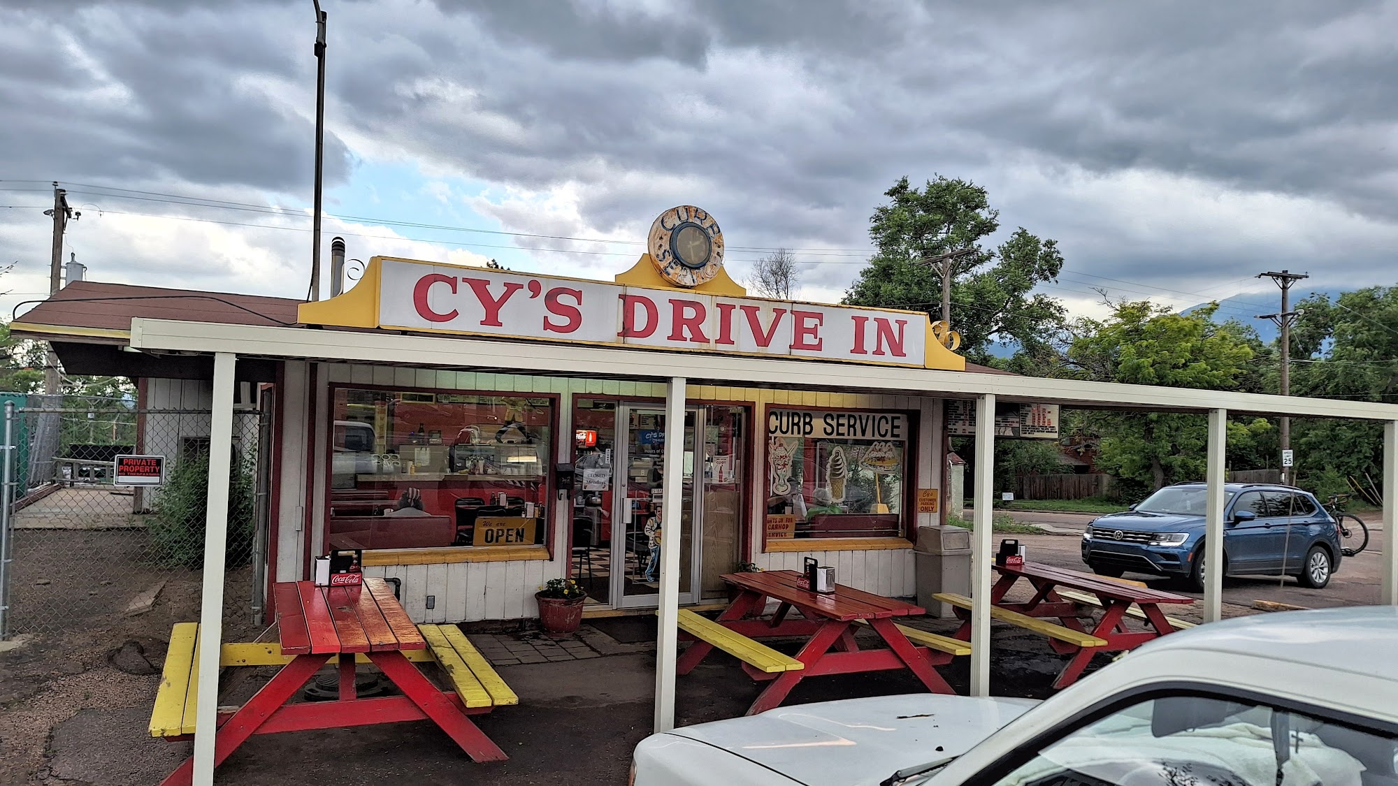 Cy's Drive-In Restaurant