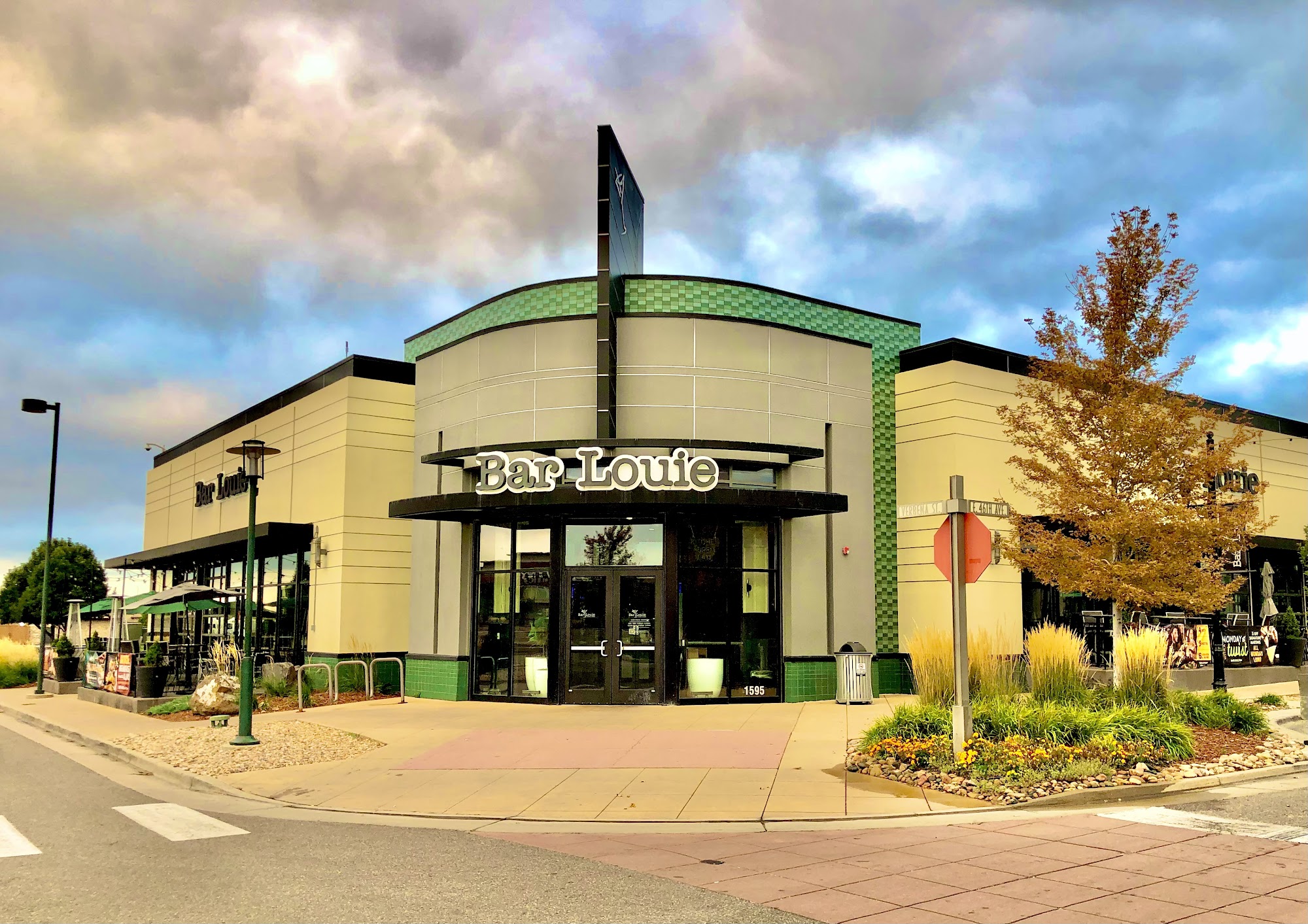 Bar Louie - The Shops at Northfield