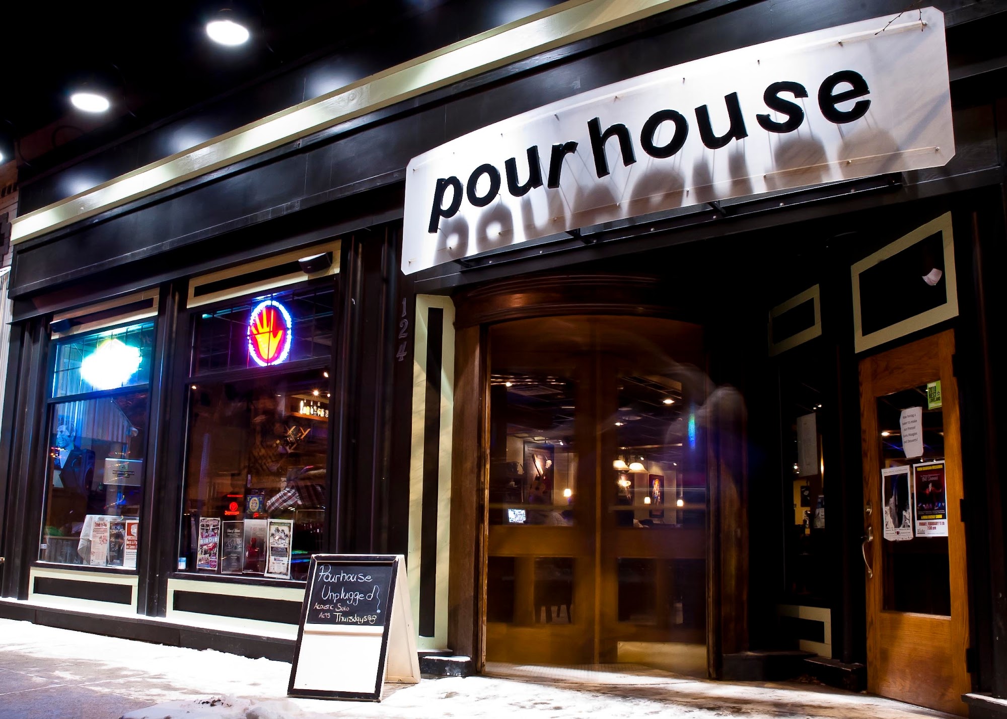 Pourhouse Bar & Grill